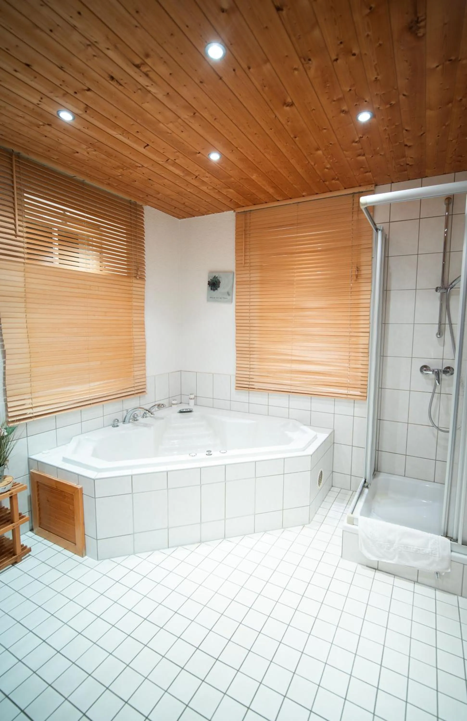 Hot Tub in Landhotel & Restaurant Kains Hof