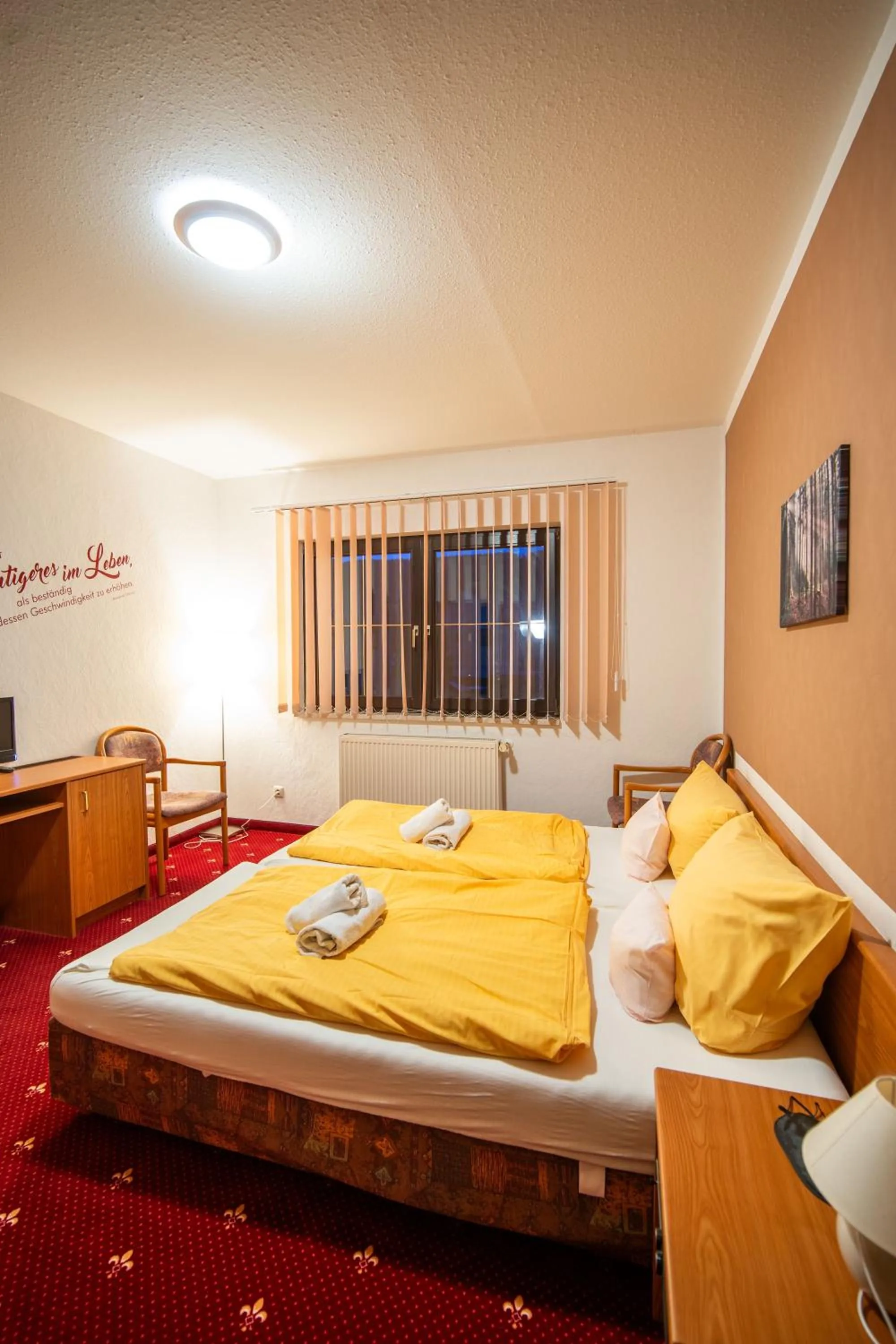 Photo of the whole room, Bed in Landhotel & Restaurant Kains Hof