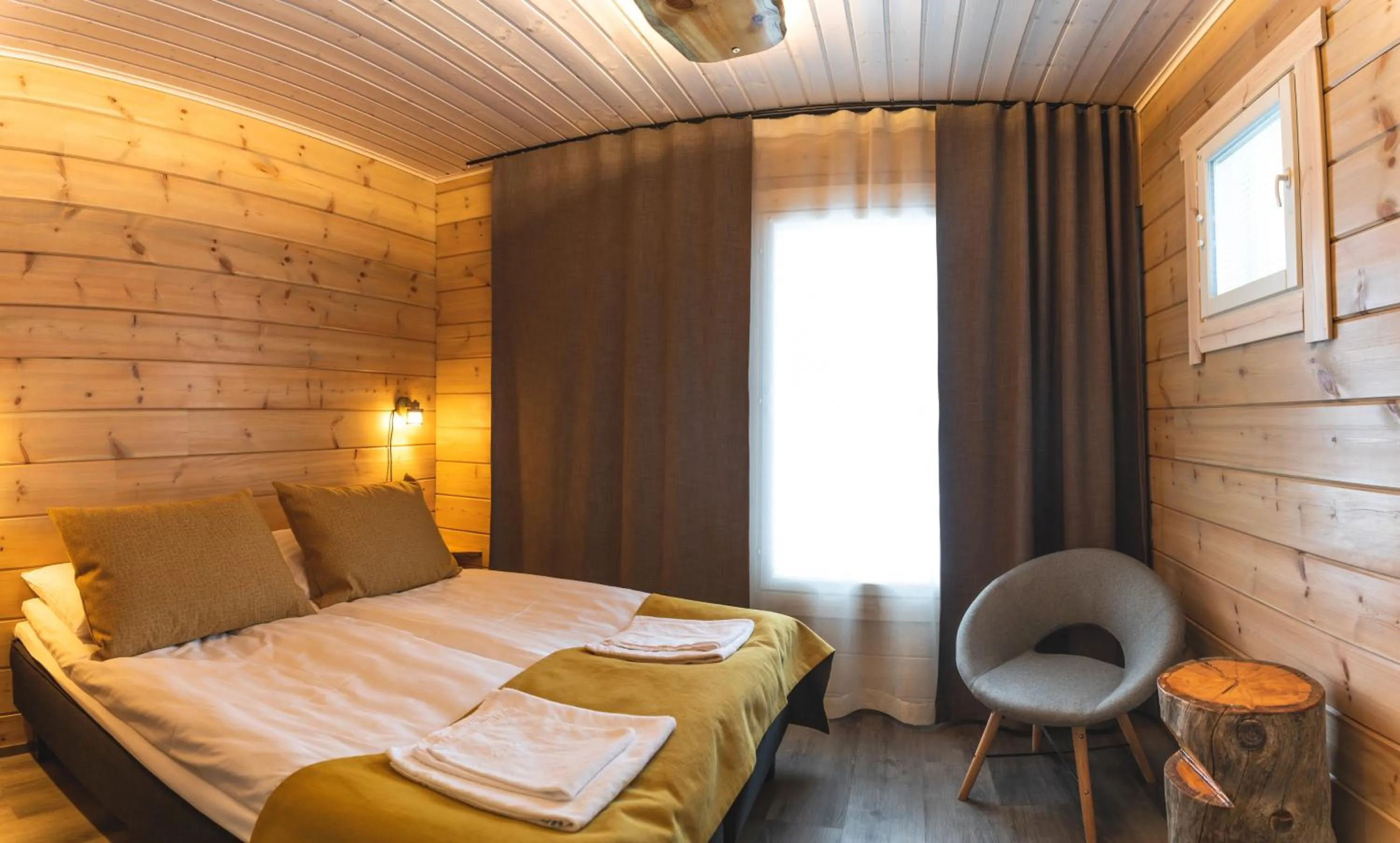 Photo of the whole room, Bed in Tankavaara Gold Village