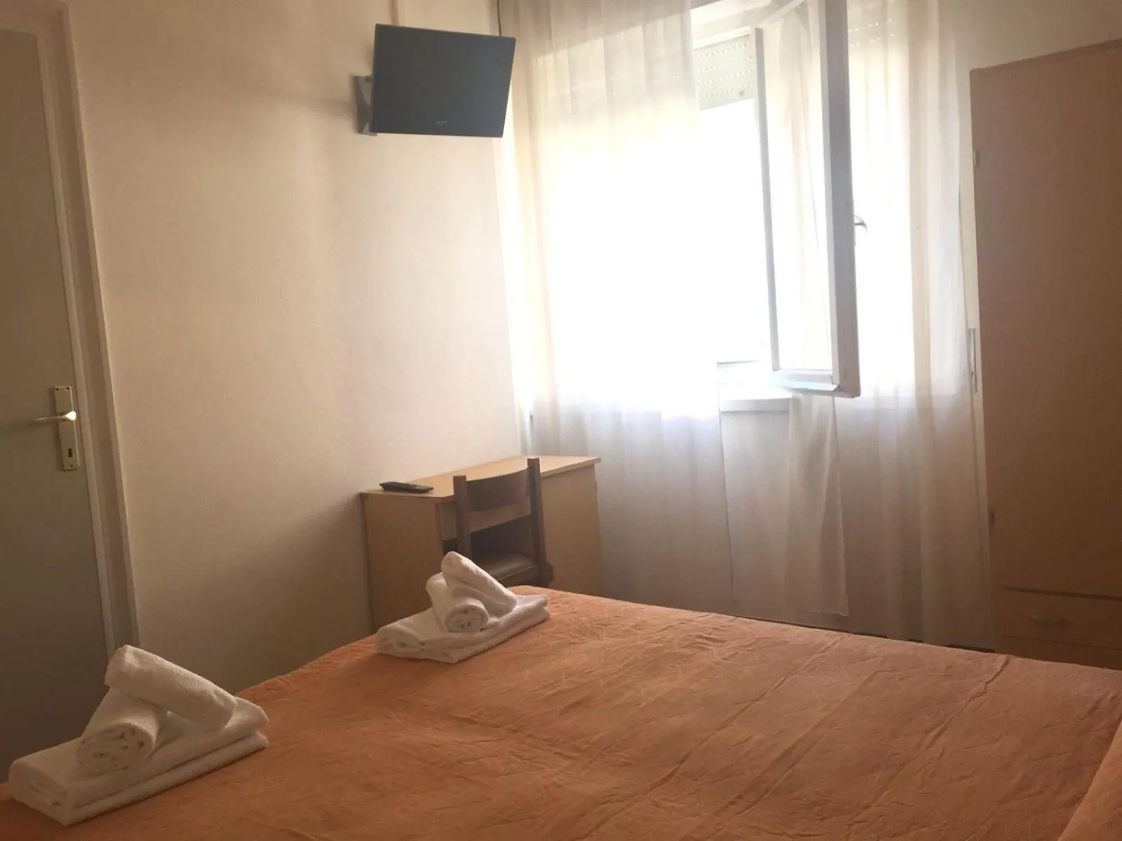 Photo of the whole room, Bed in Hotel Ausonia B&B RiMiNi