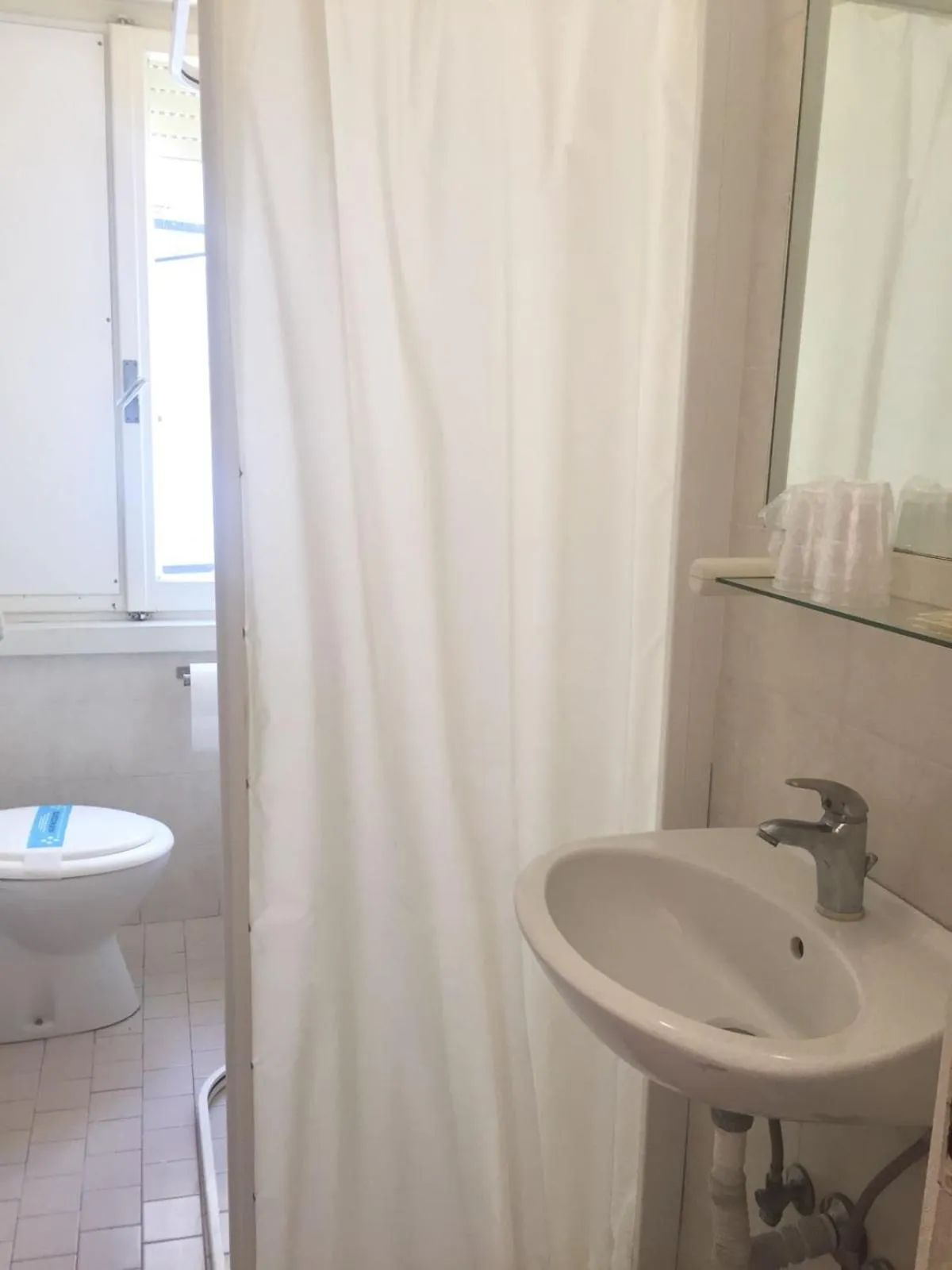 Bathroom in Hotel Ausonia B&B RiMiNi