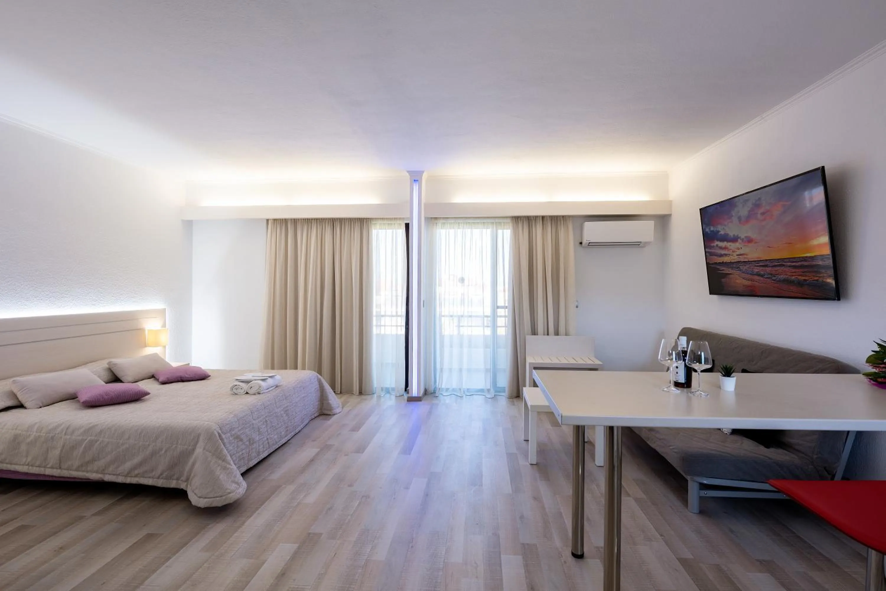 Photo of the whole room, Bed in Terinikos Sunny Garden Hotel & Junior Suites