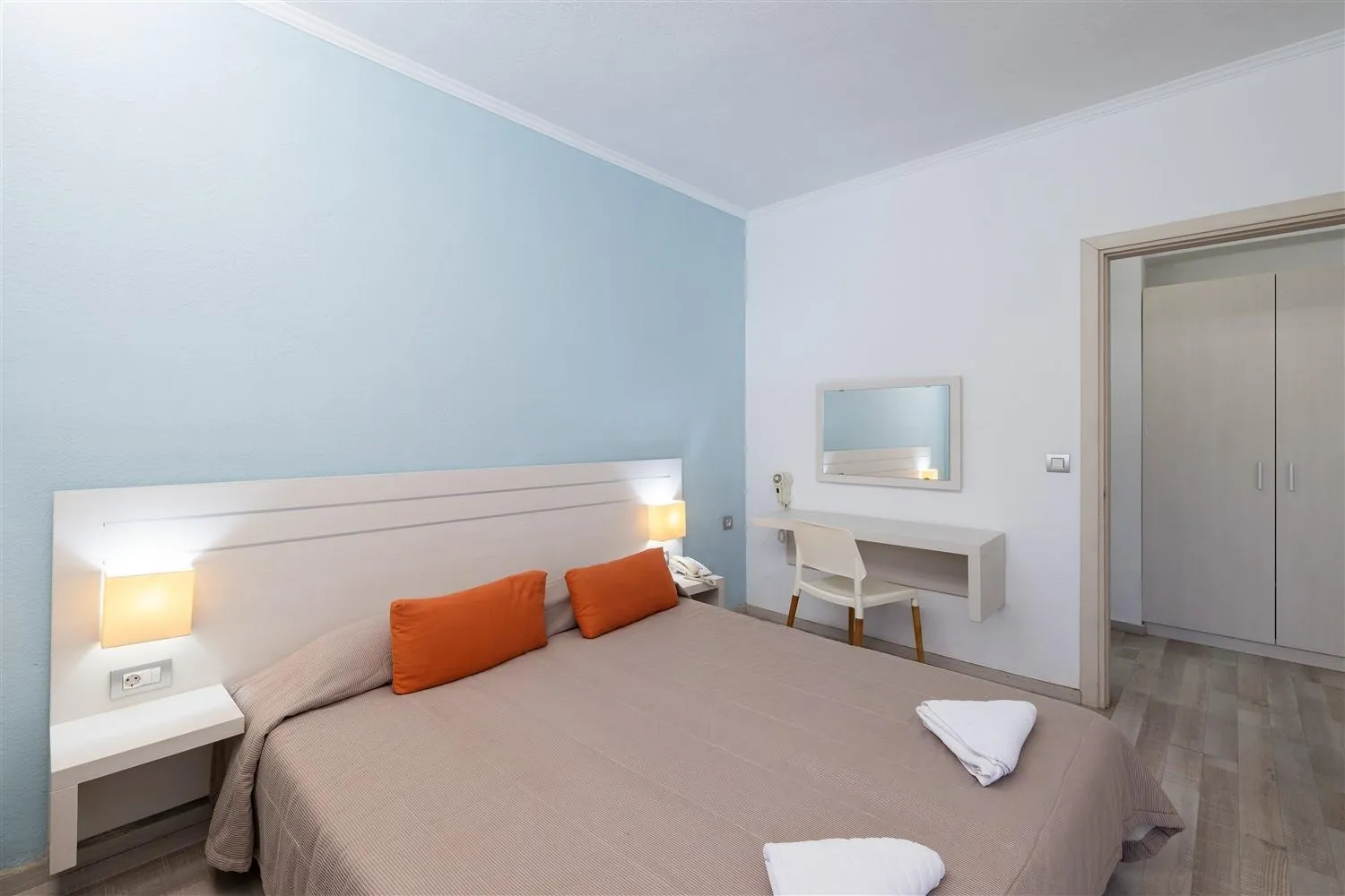 Bedroom, Bed in Terinikos Sunny Garden Hotel & Junior Suites