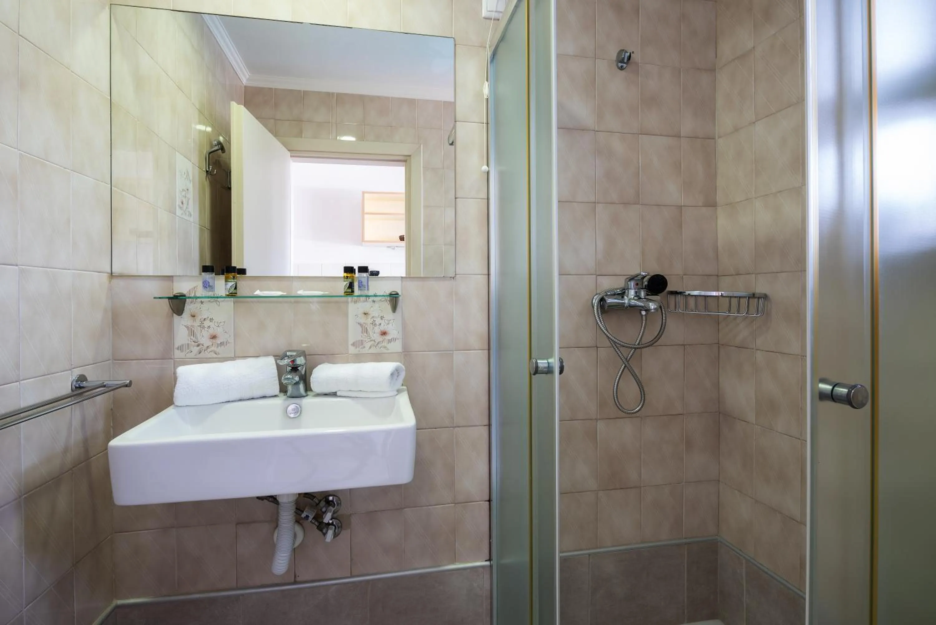 Terinikos Sunny Garden Hotel & Junior Suites