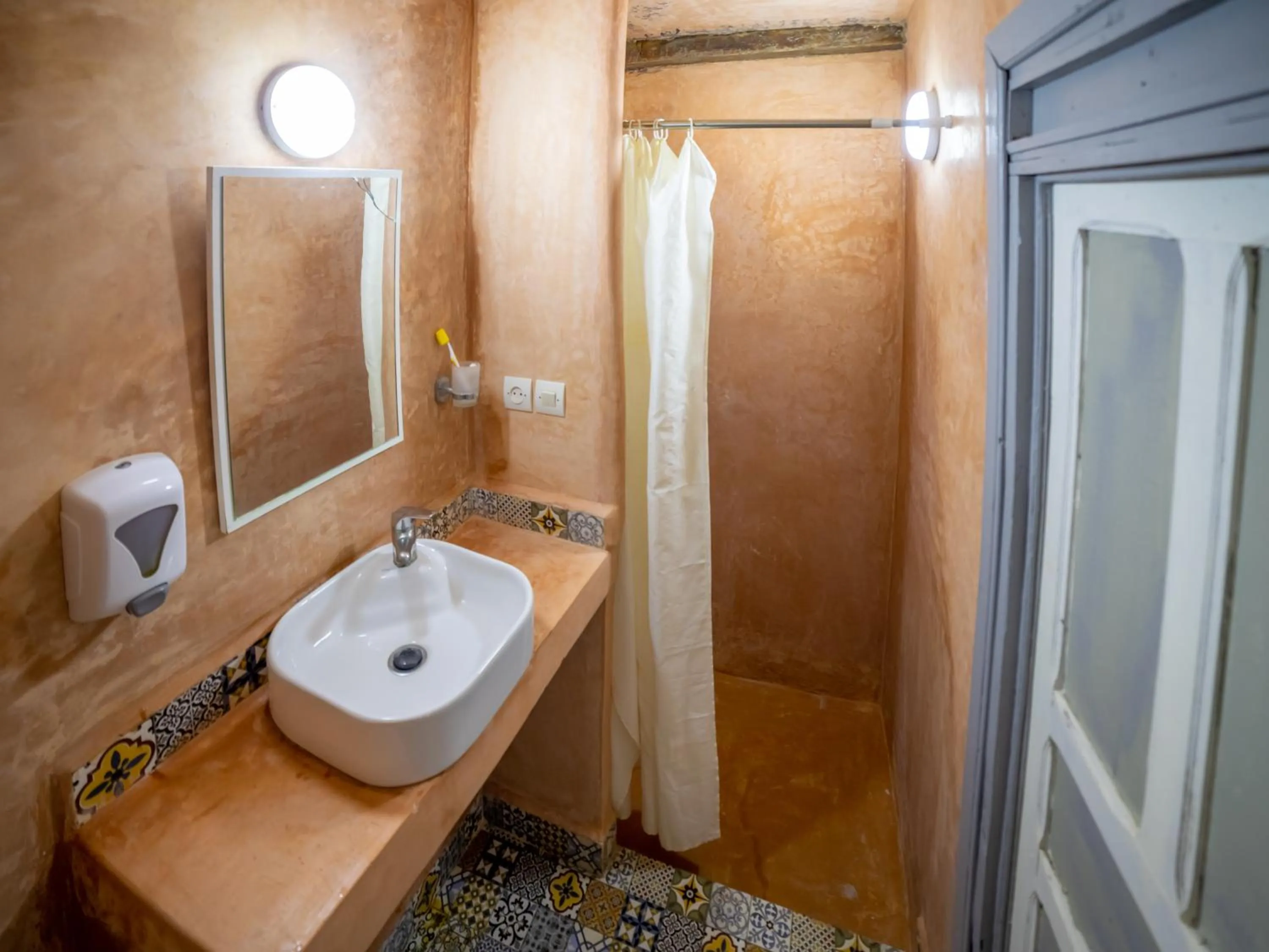 Shower in Riad Verus