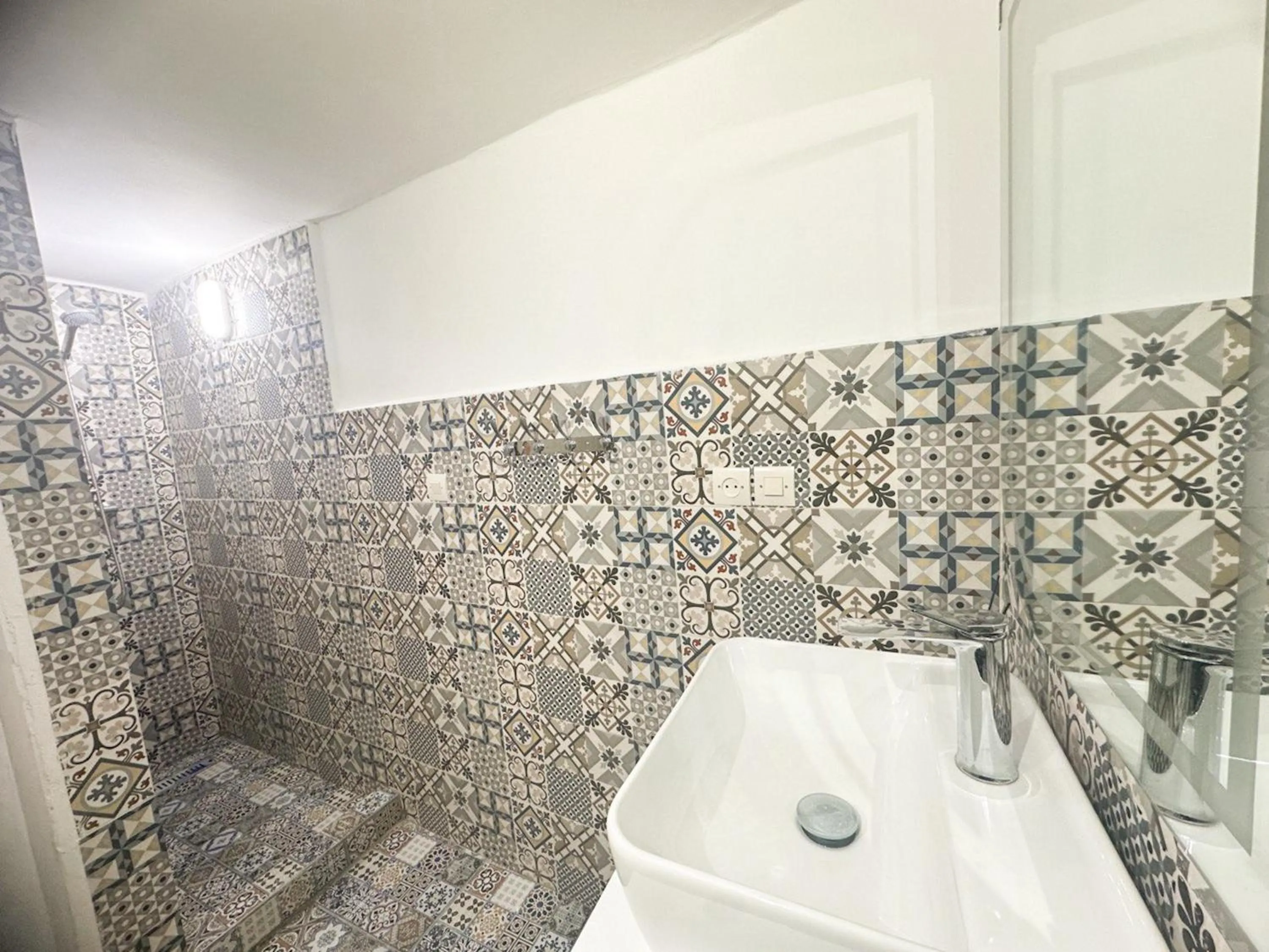 Shower in Riad Verus