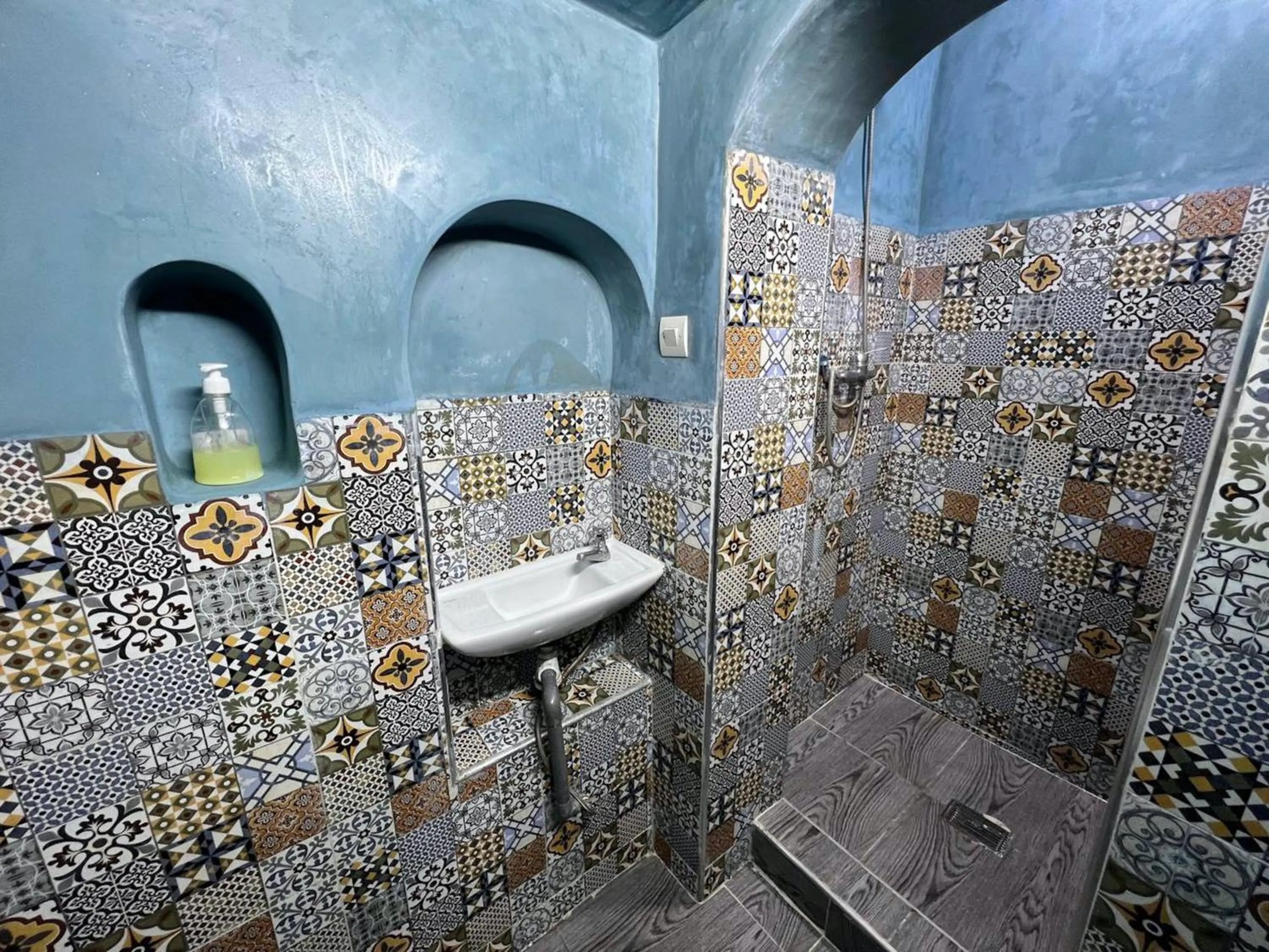 Shower in Riad Verus