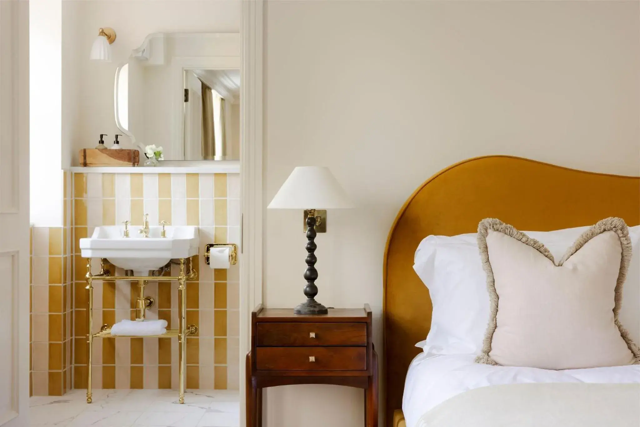 Bed in Saltmoore Bed in Saltmoore