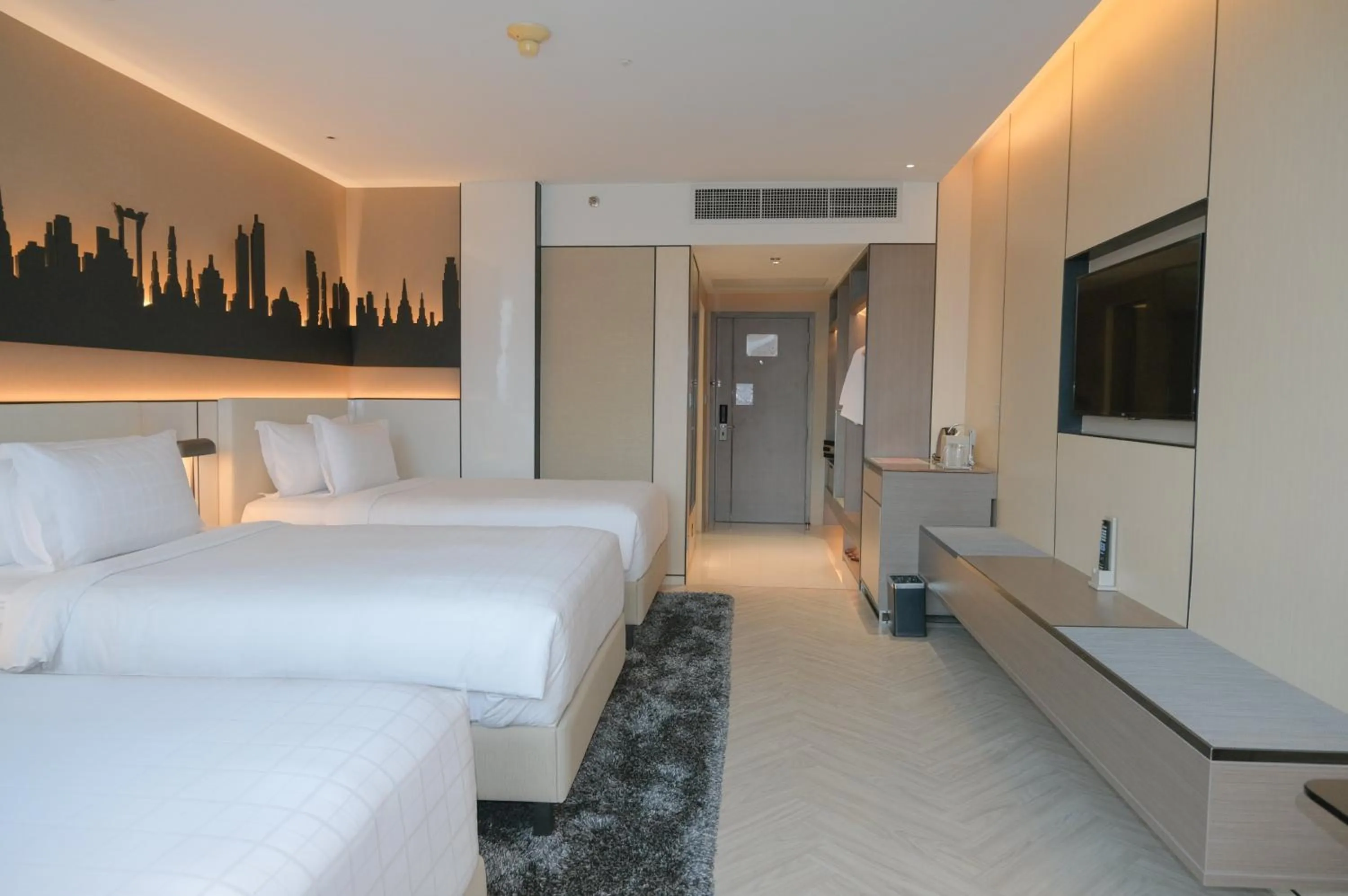 View (from property/room), Bed in Pathumwan Princess Hotel