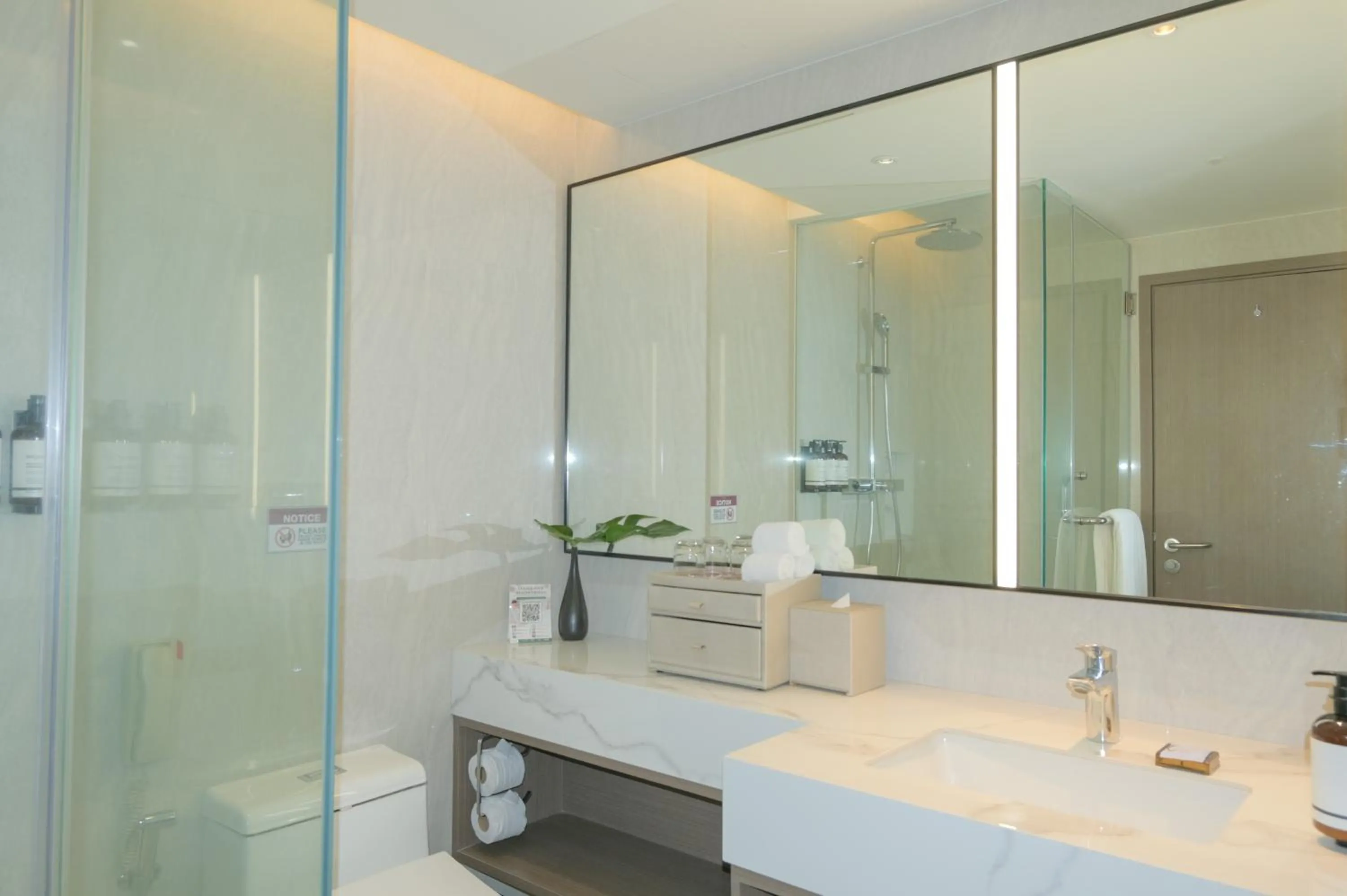 Toilet in Pathumwan Princess Hotel