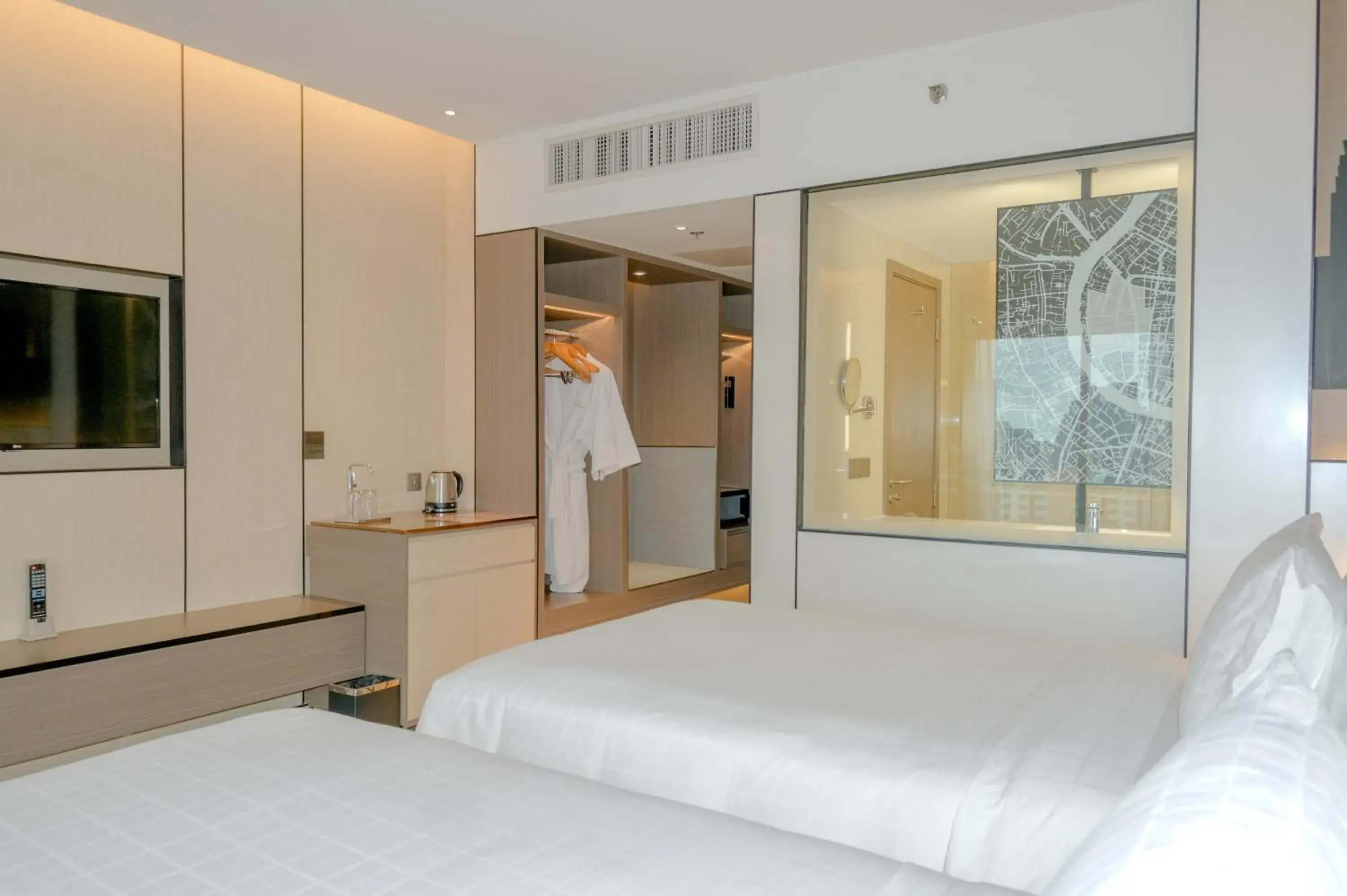 View (from property/room), Bed in Pathumwan Princess Hotel View (from property/room), Bed in Pathumwan Princess Hotel