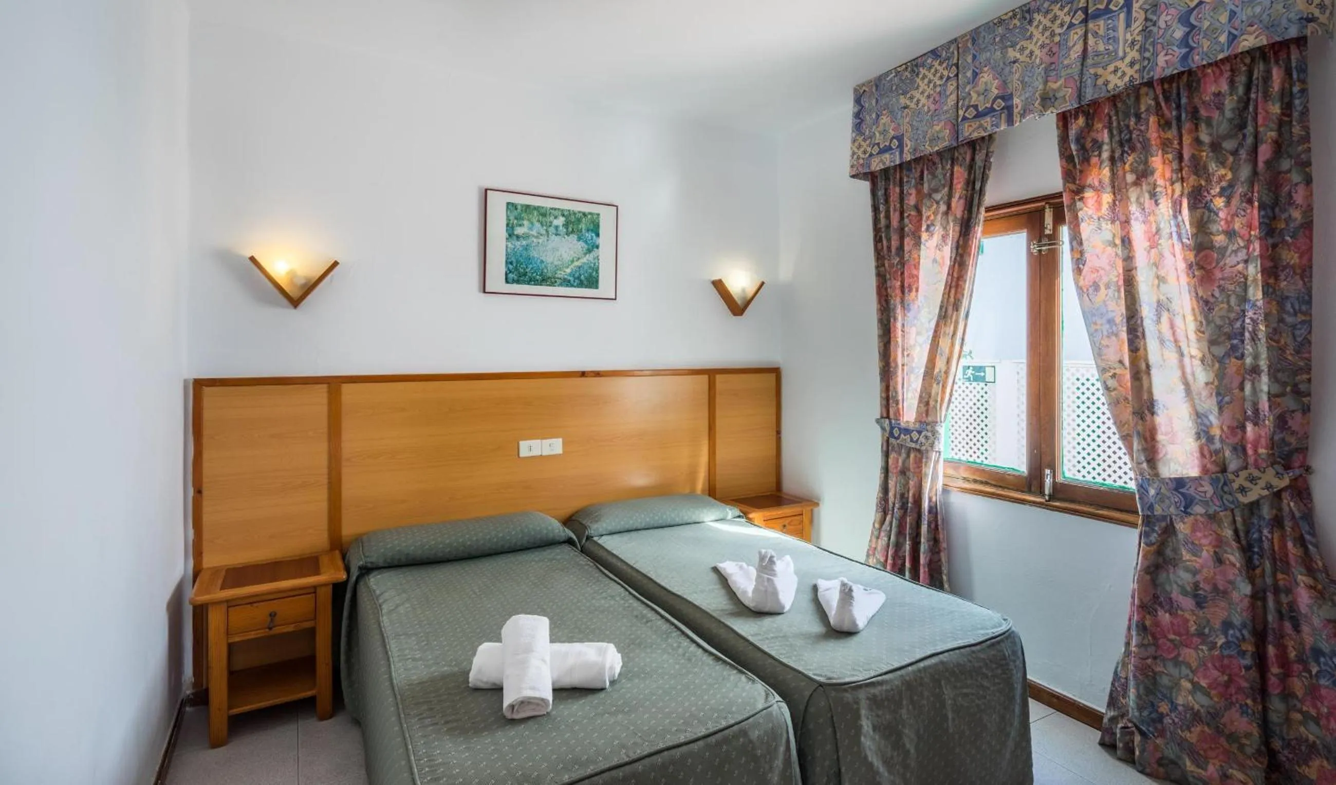 Photo of the whole room, Bed in BLUESEA Hotel Los Fiscos