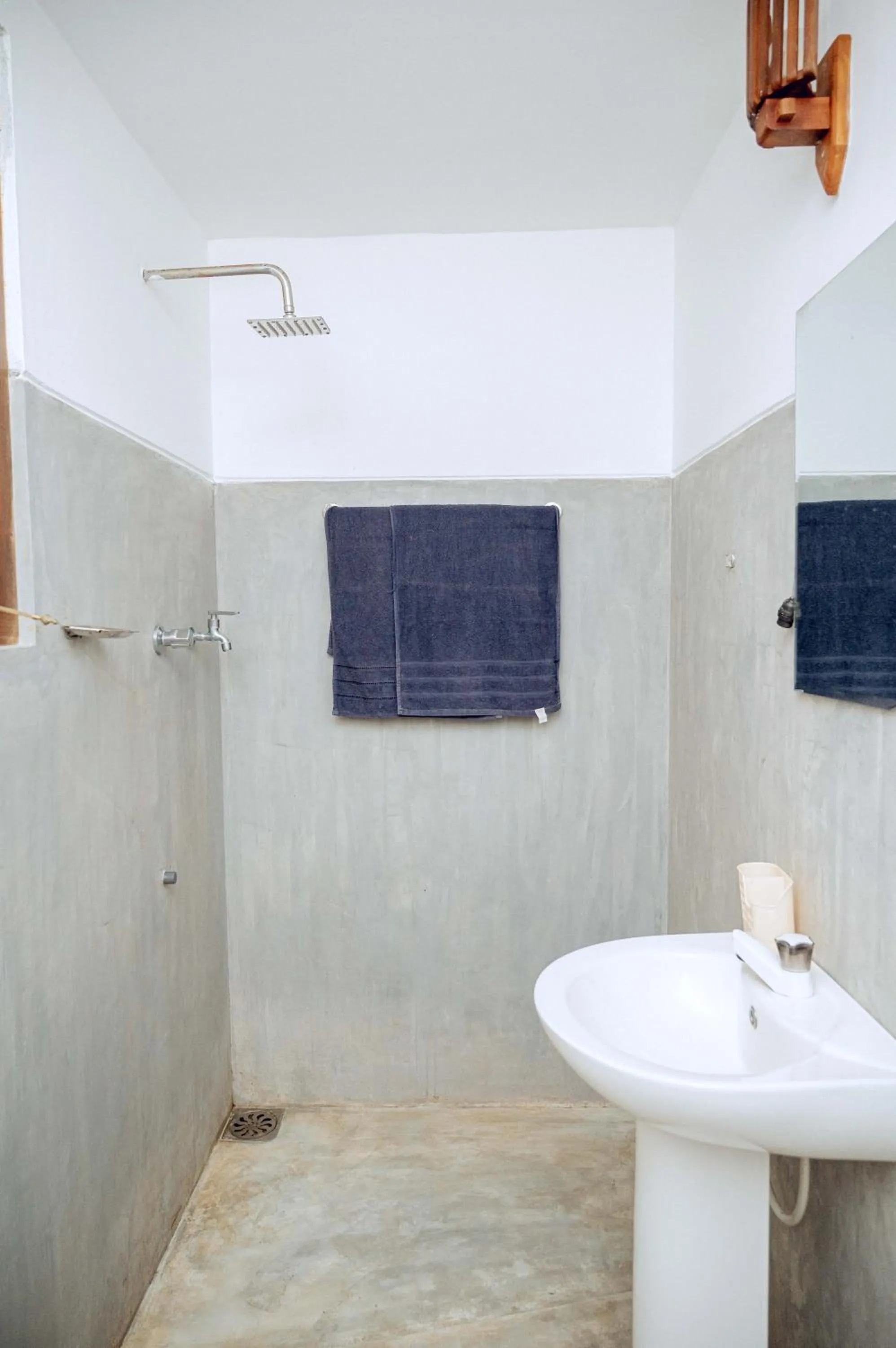 Shower in CosyNsurf