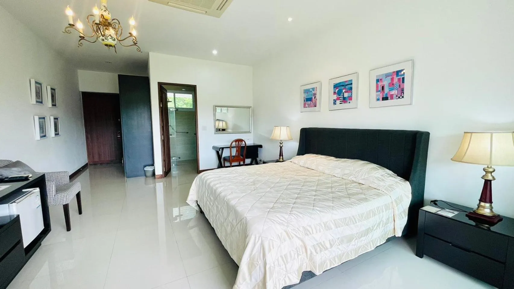 Photo of the whole room, Bed in Baan Ing Khao