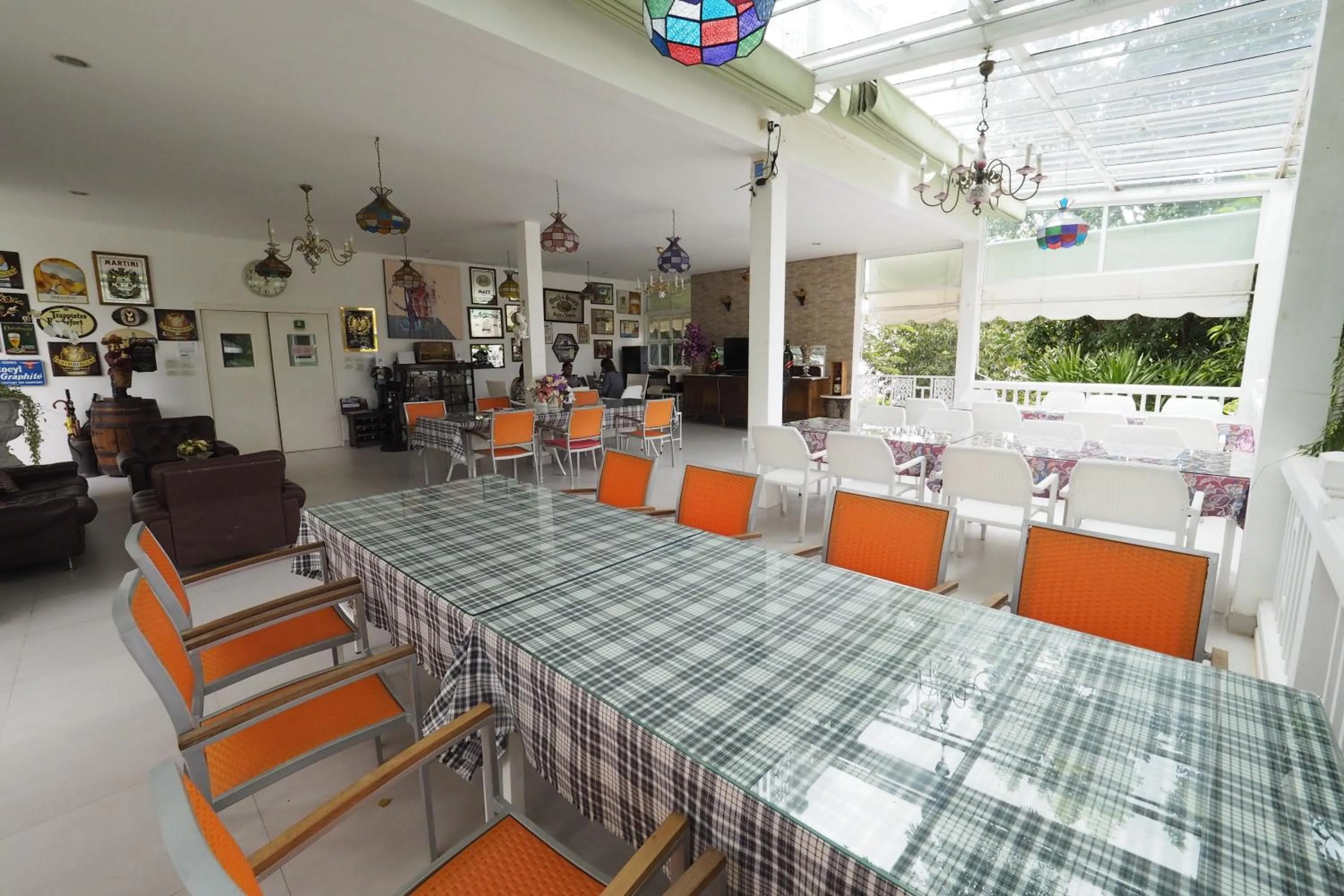 Restaurant/places to eat in Baan Ing Khao