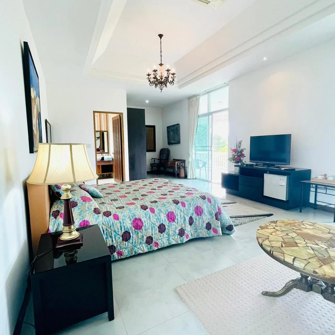 Photo of the whole room, Bed in Baan Ing Khao