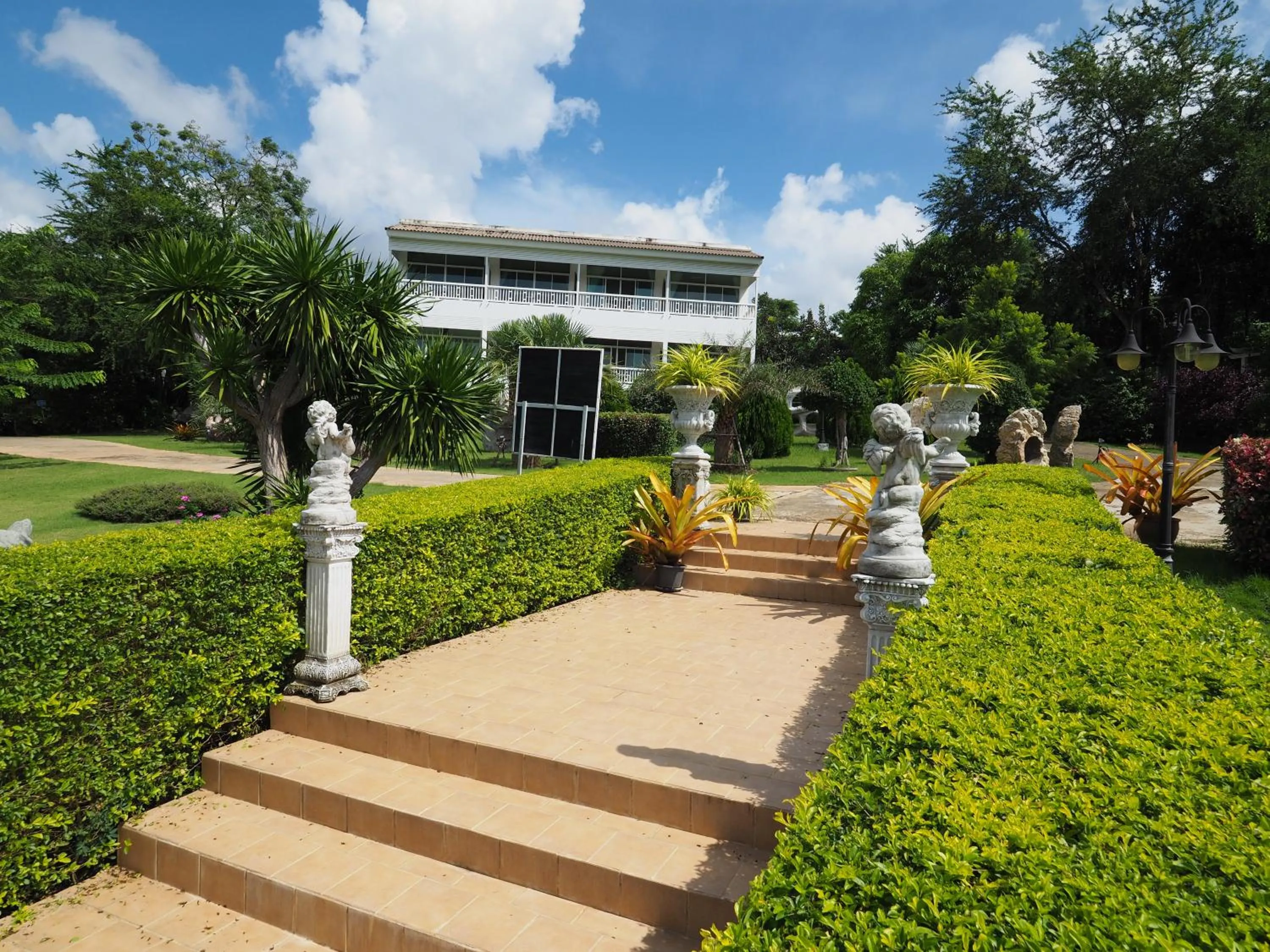 Facade/entrance in Baan Ing Khao