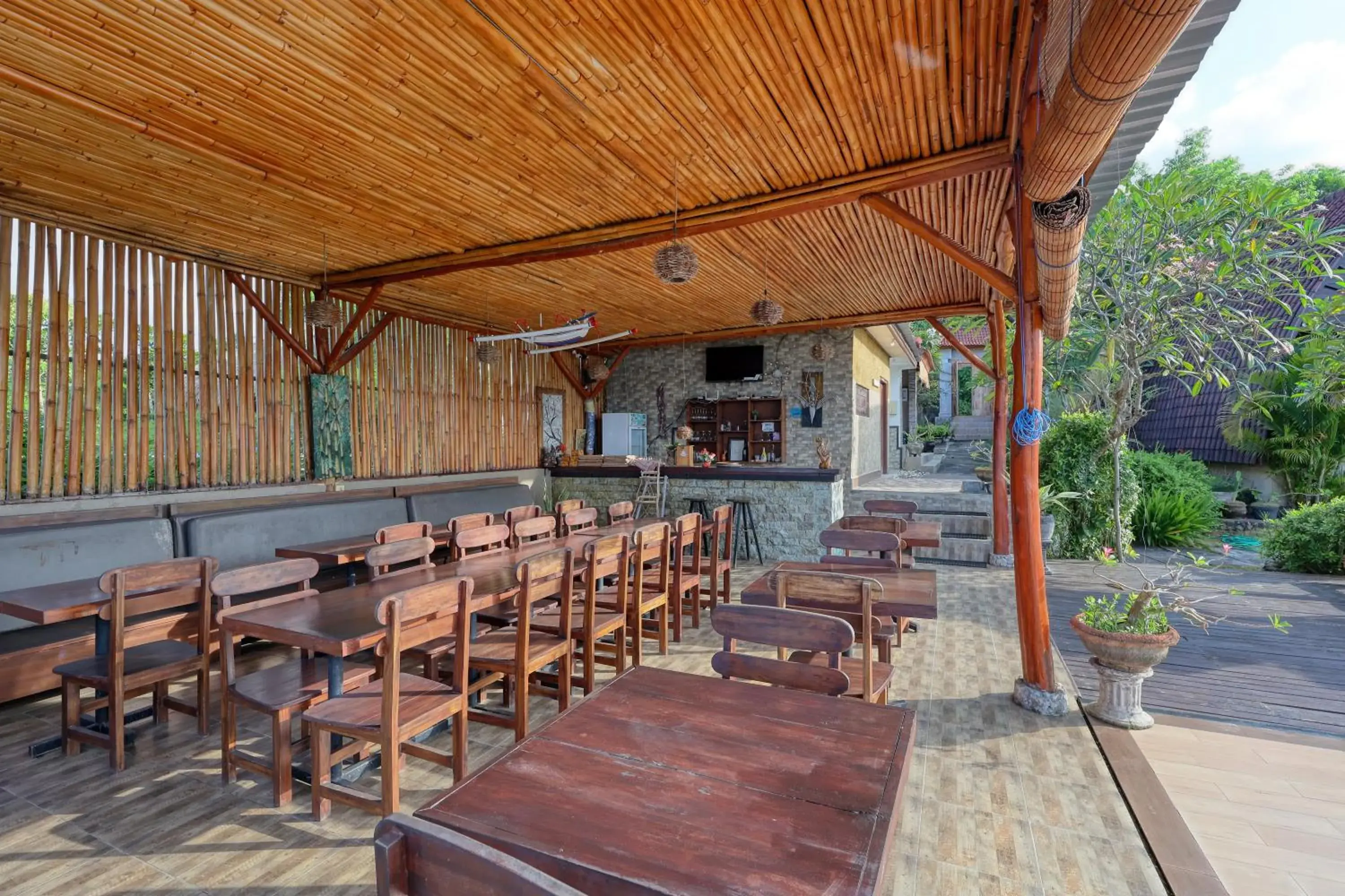 Restaurant/places to eat in Bataran Garden Cottage Restaurant/places to eat in Bataran Garden Cottage