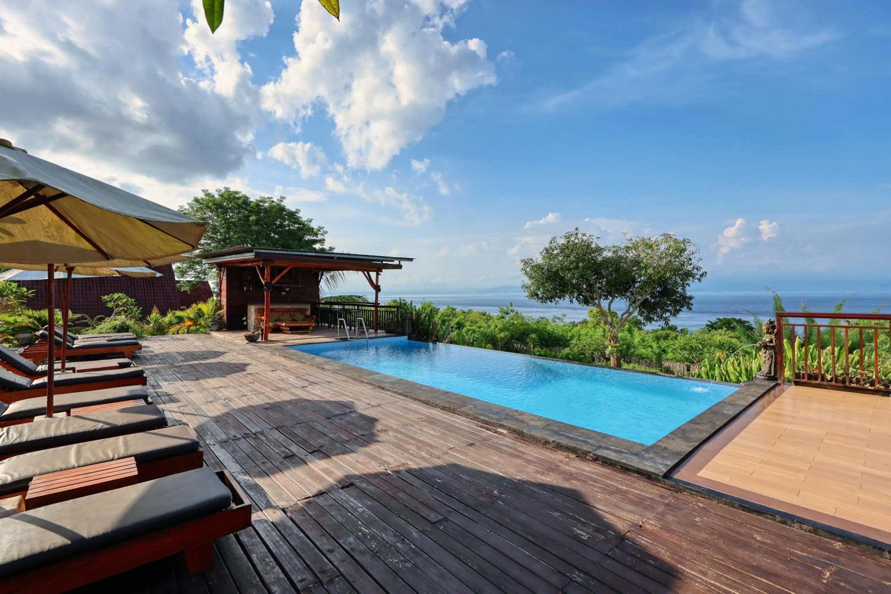 Day in Bataran Garden Cottage