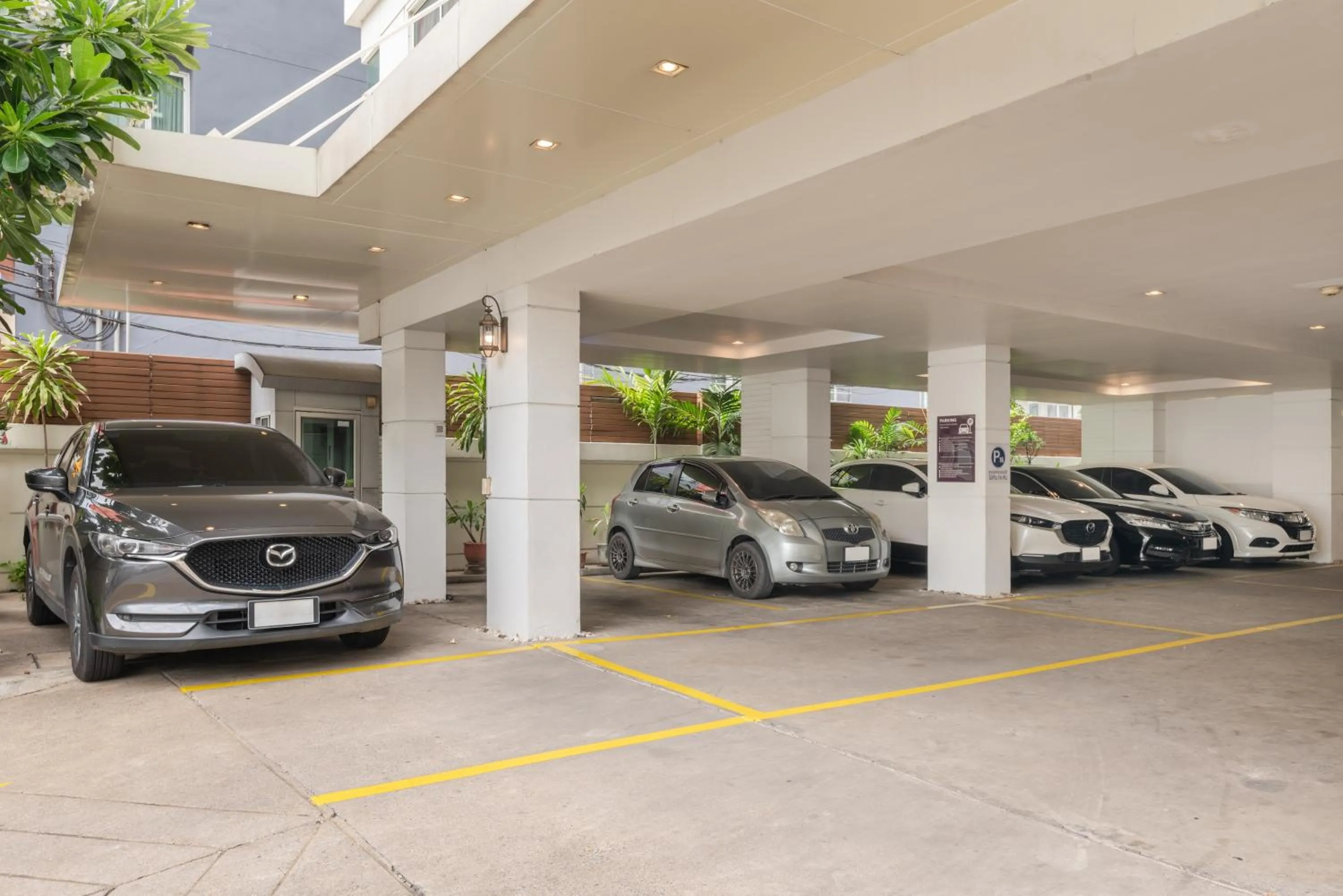 Parking in iCheck inn Residence soi 2