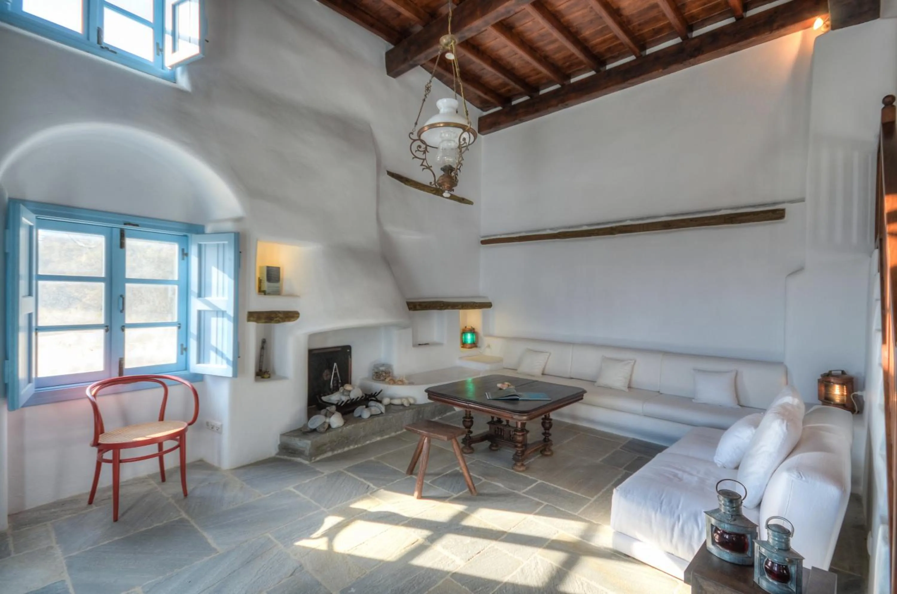 Living room in Unique Beachfront Cycladic Villa @ Agios Prokopios