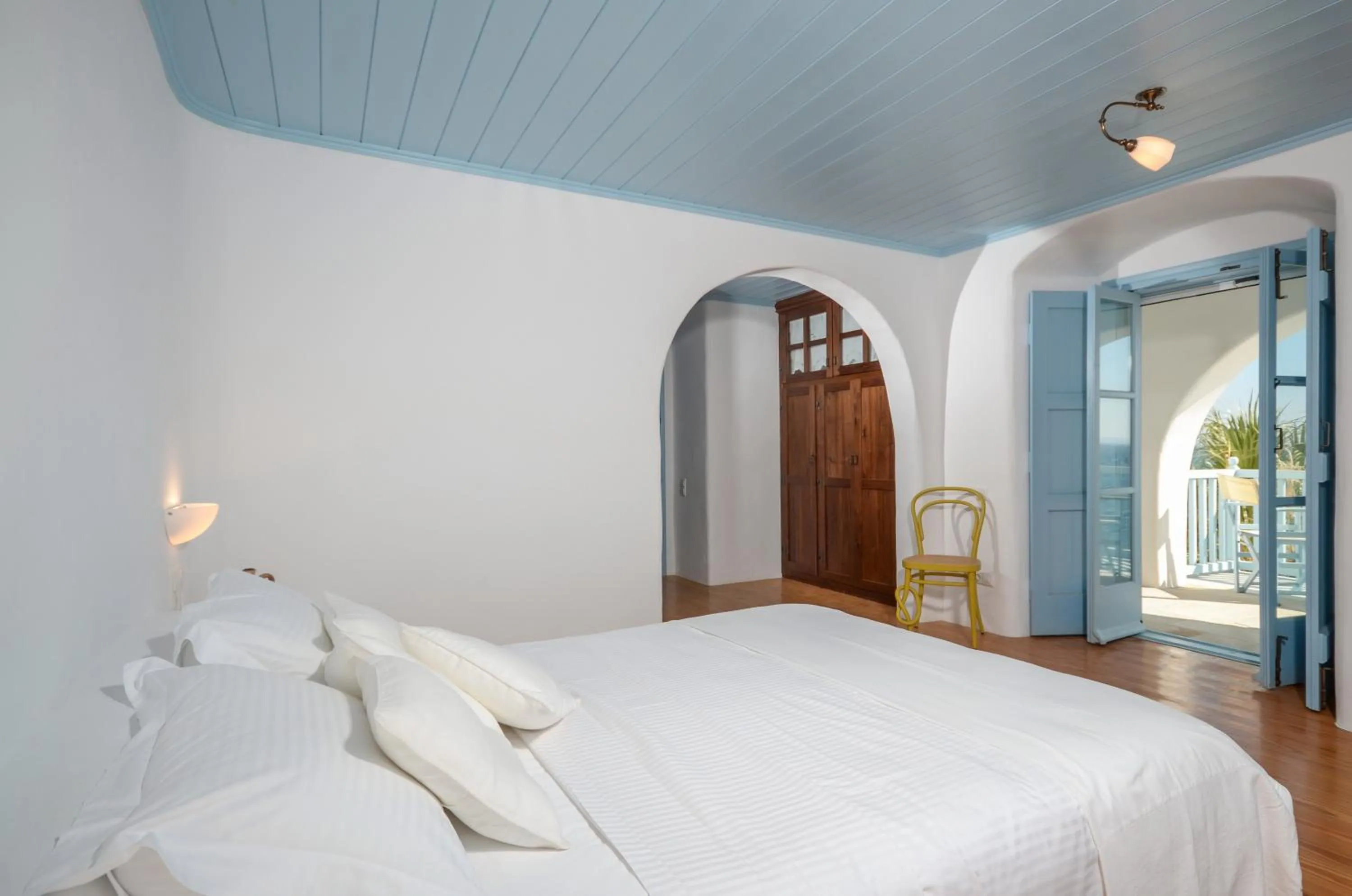 Bedroom, Bed in Unique Beachfront Cycladic Villa @ Agios Prokopios