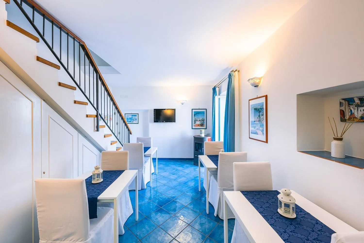 Communal lounge/ TV room in Al Borgo Torello