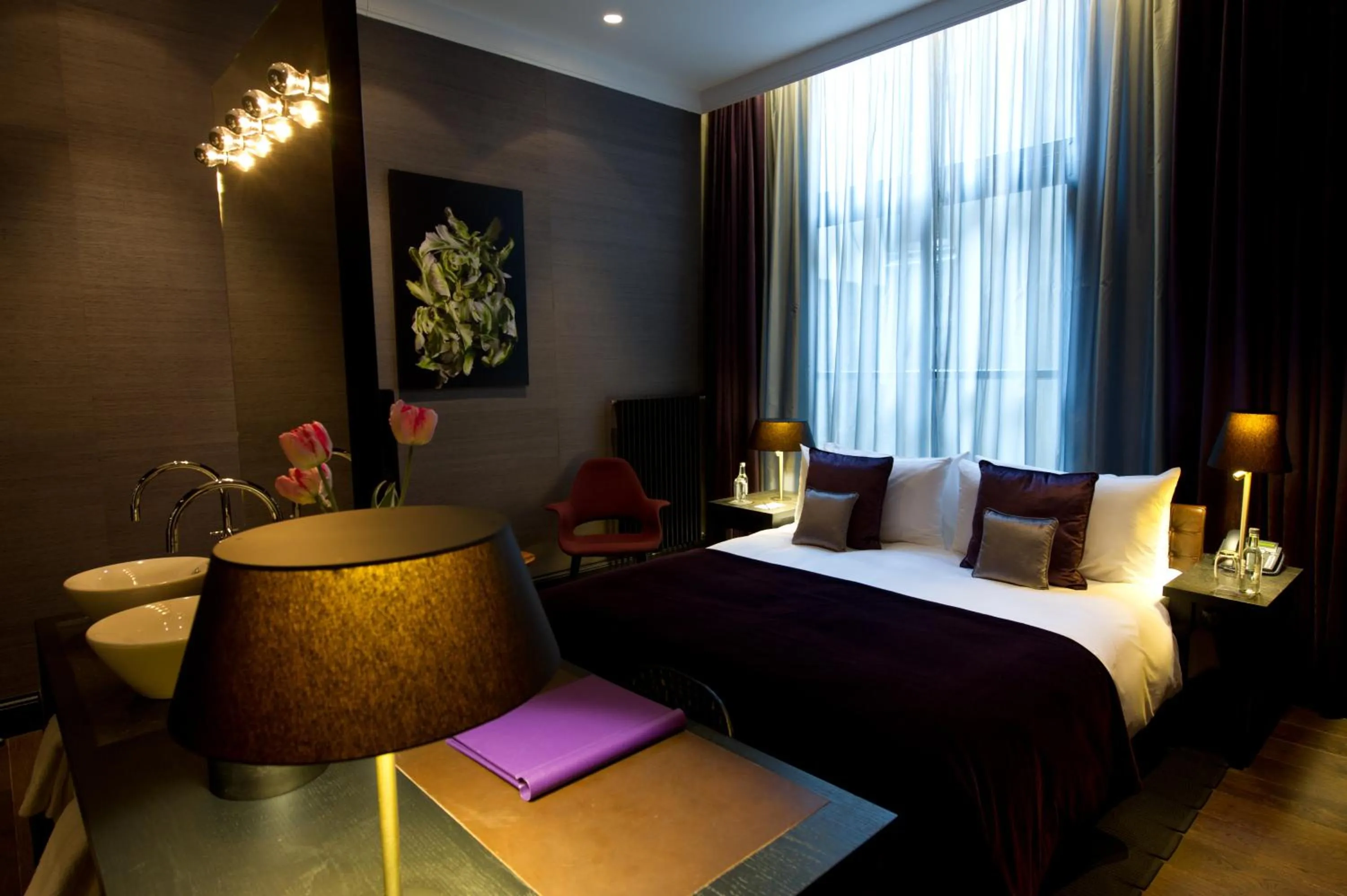 Photo of the whole room, Bed in Canal House