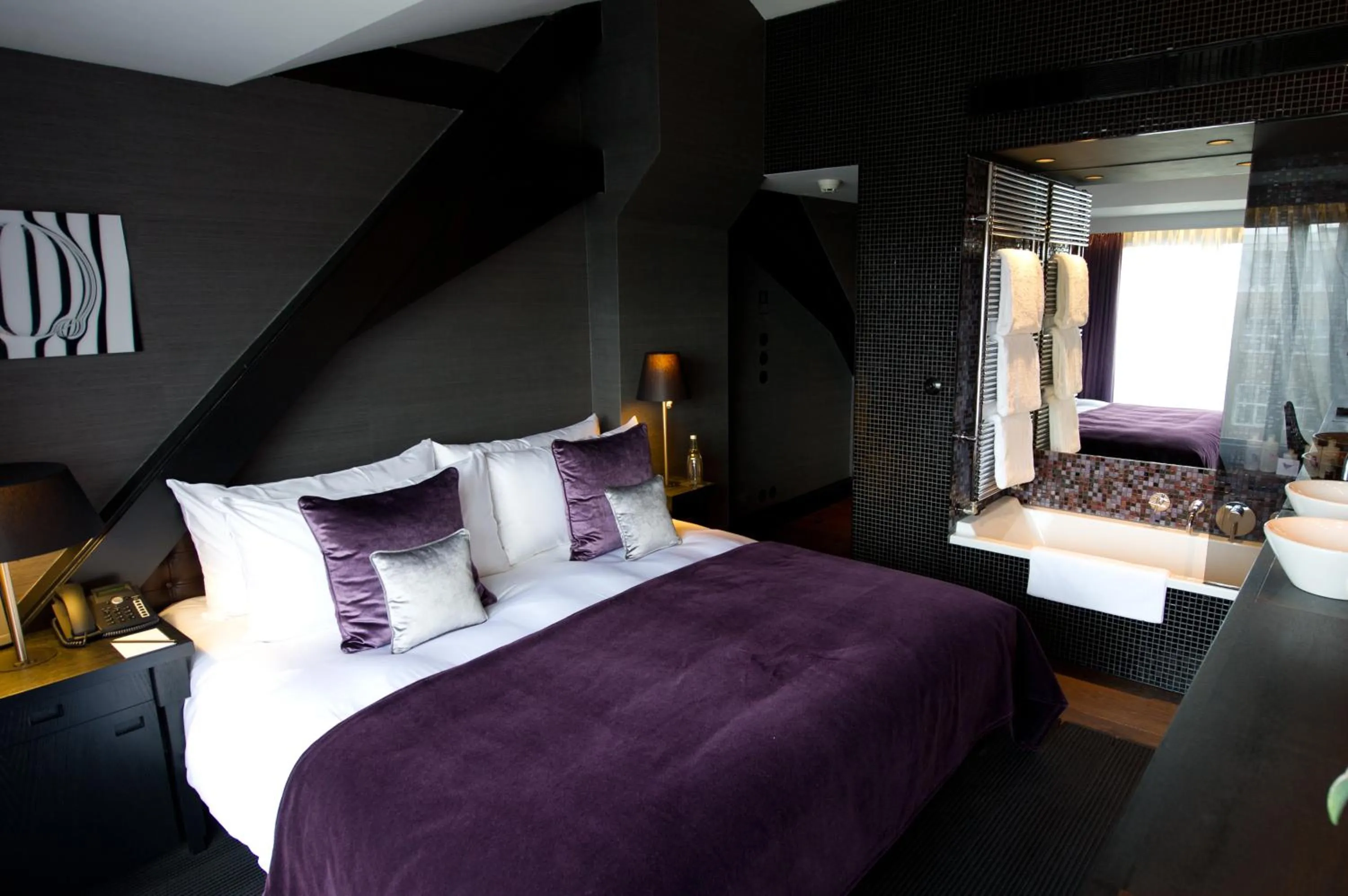 Photo of the whole room, Bed in Canal House