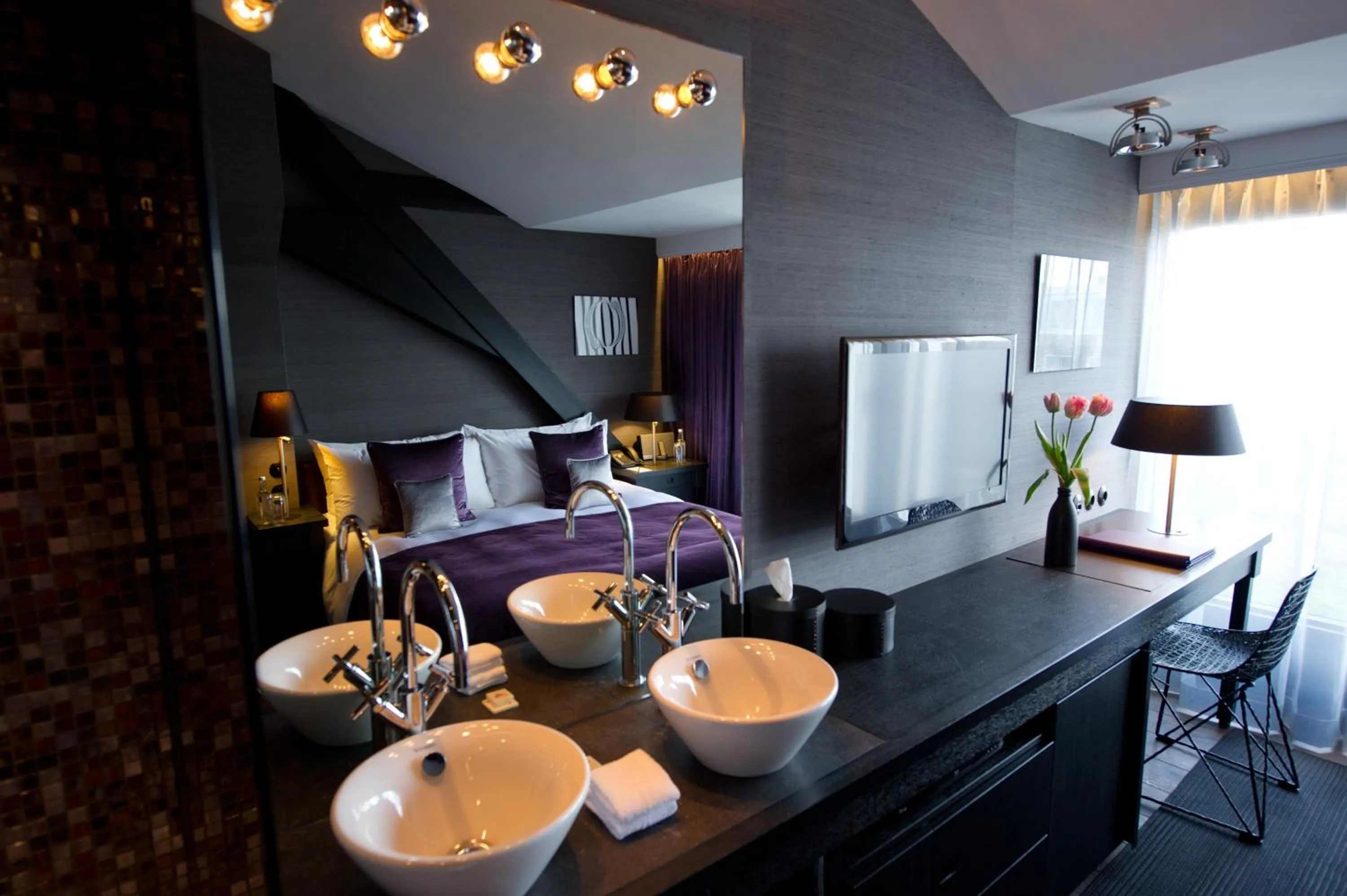 Bathroom, Bed in Canal House