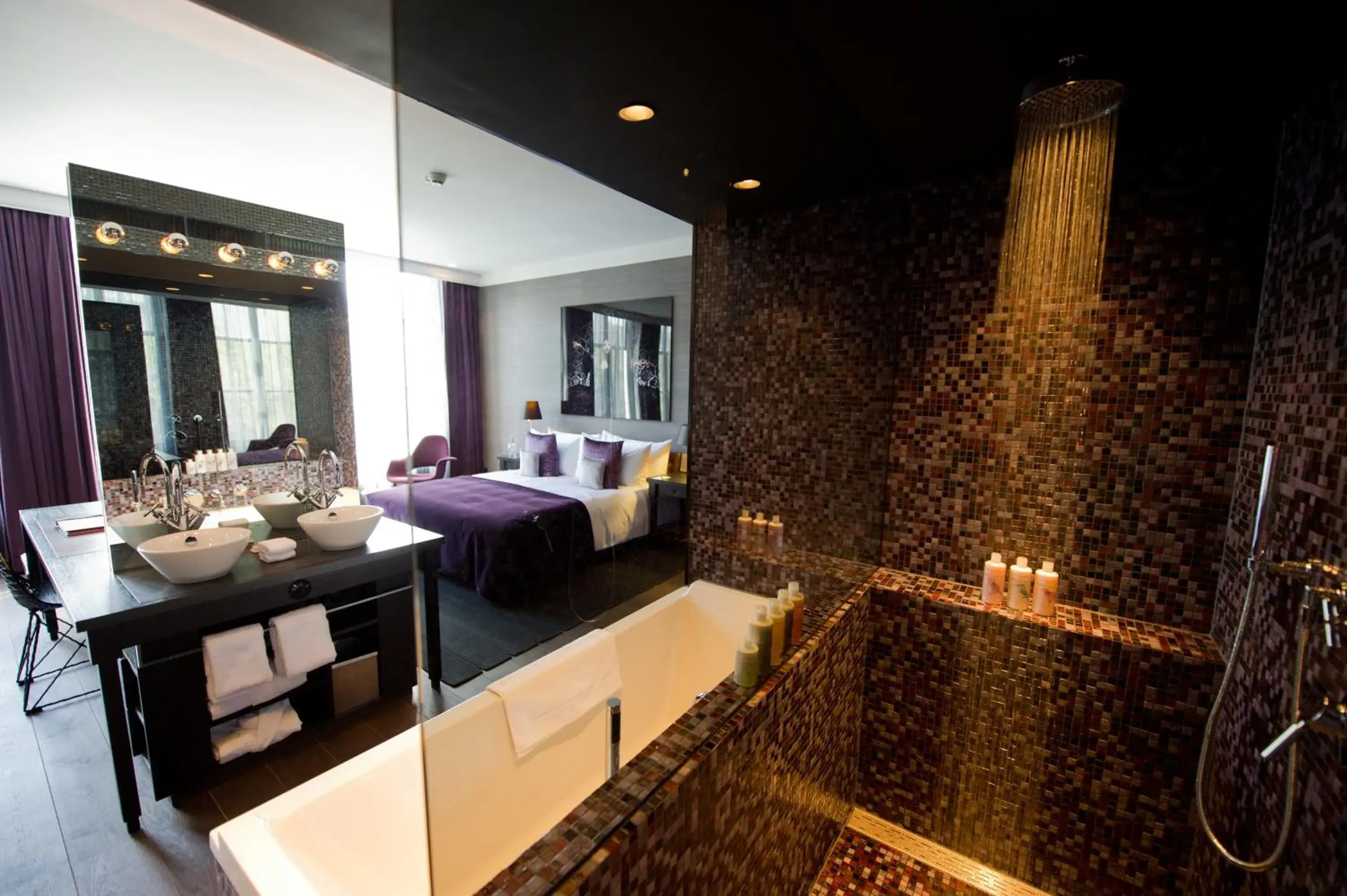 Bathroom in Canal House Bathroom in Canal House