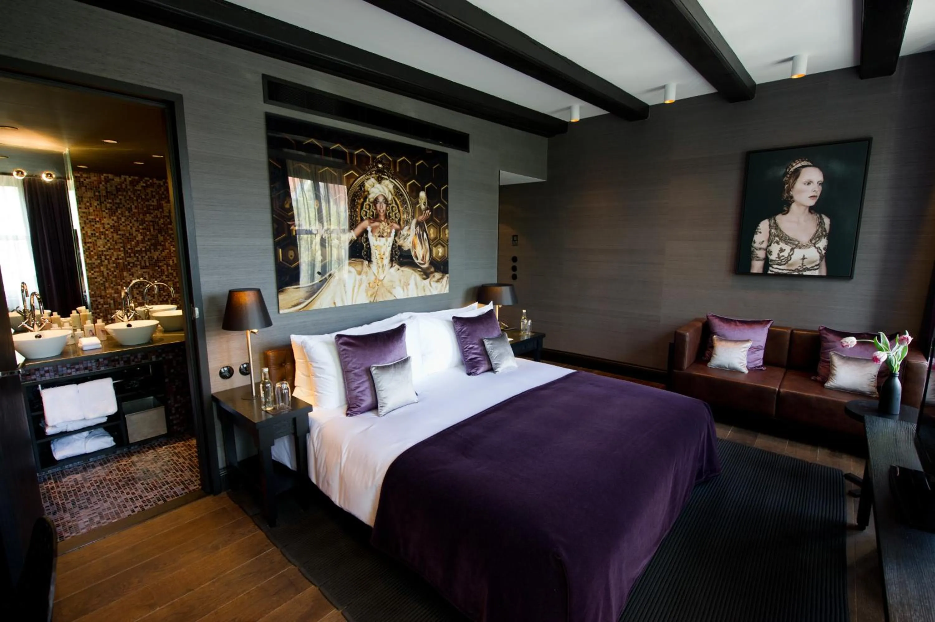 Photo of the whole room, Bed in Canal House