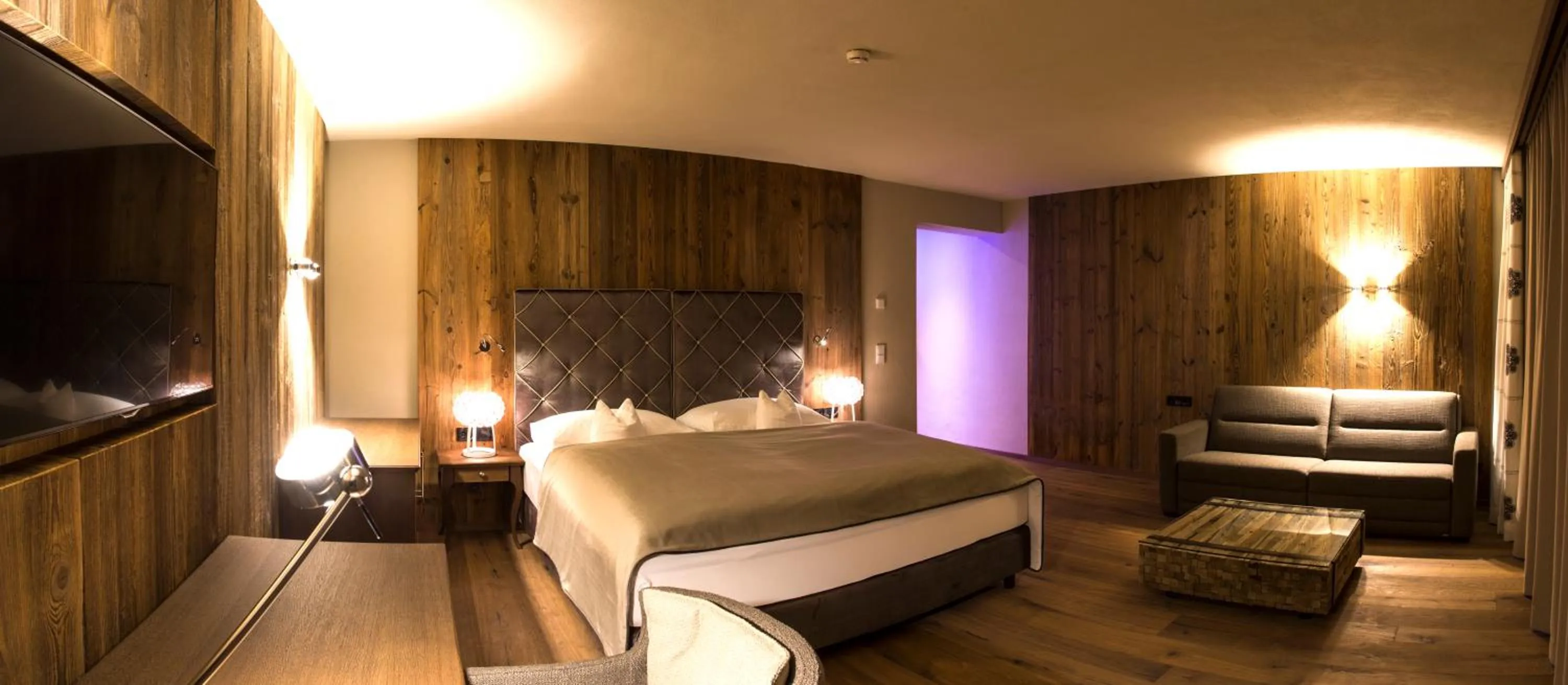 Photo of the whole room, Bed in Sporthotel Ellmau in Tirol