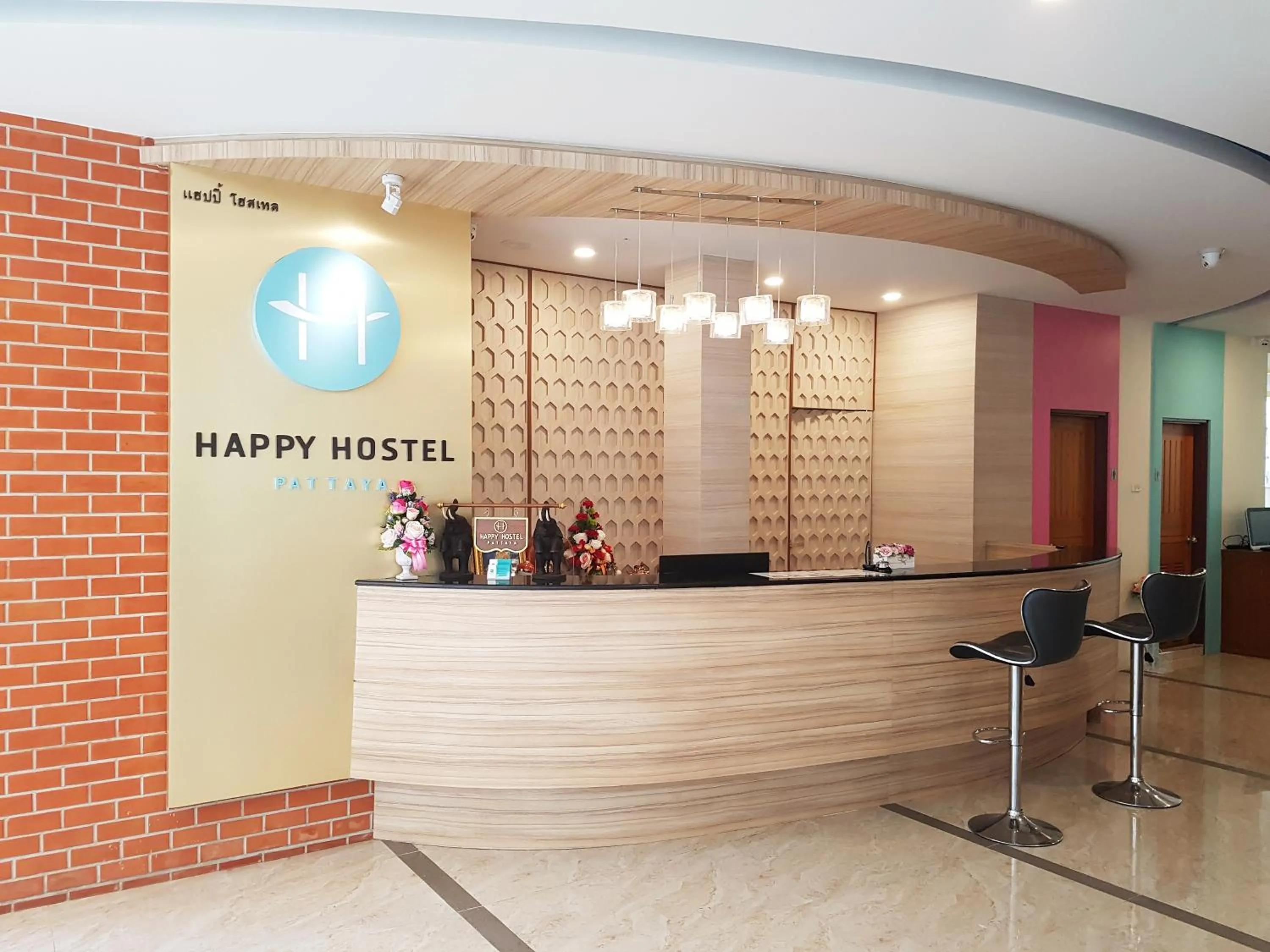 Facade/entrance in Happy Hostel
