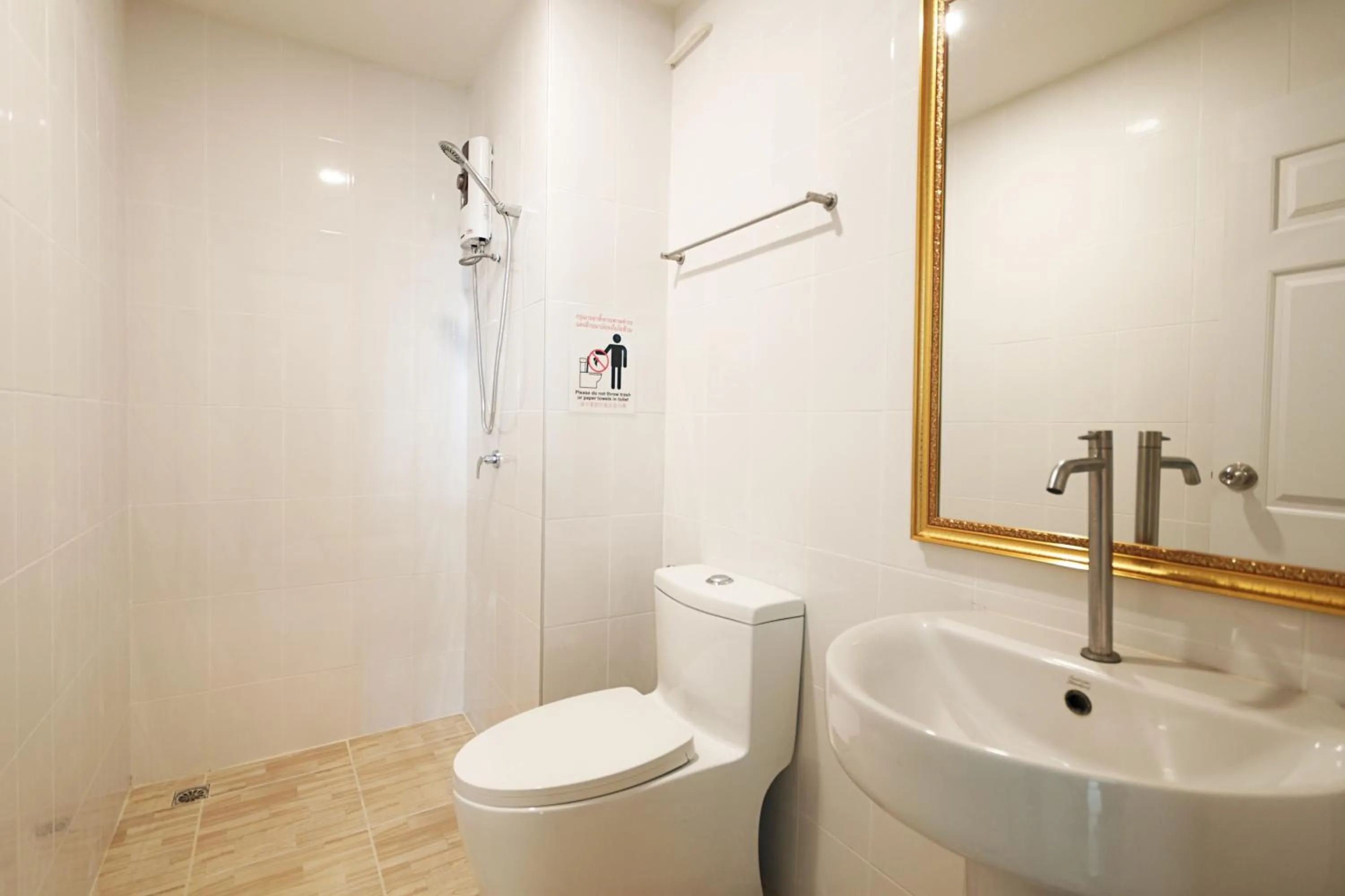 Shower in Happy Hostel