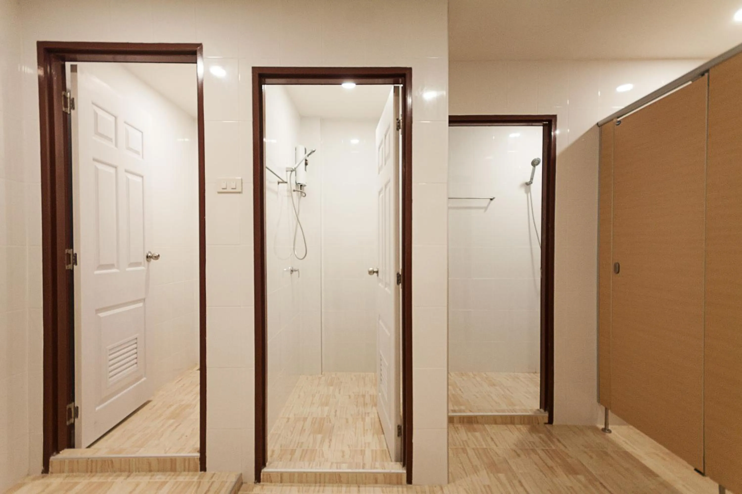 Shower in Happy Hostel