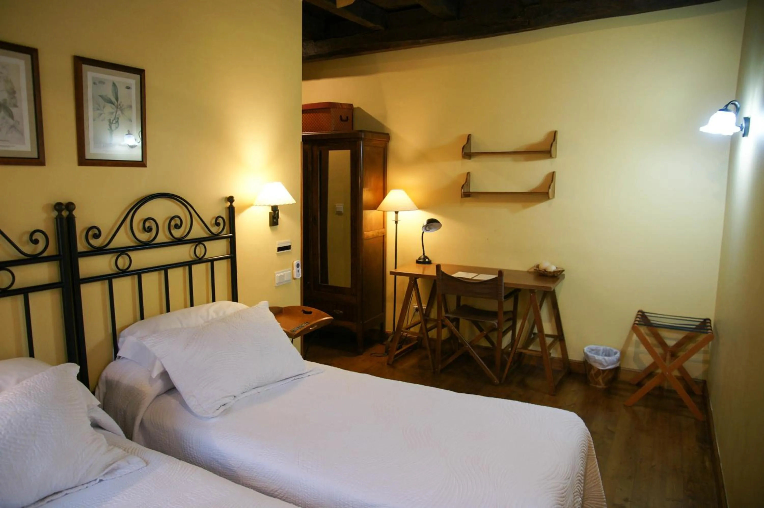 Bedroom, Bed in Hostal Rural Irigoienea