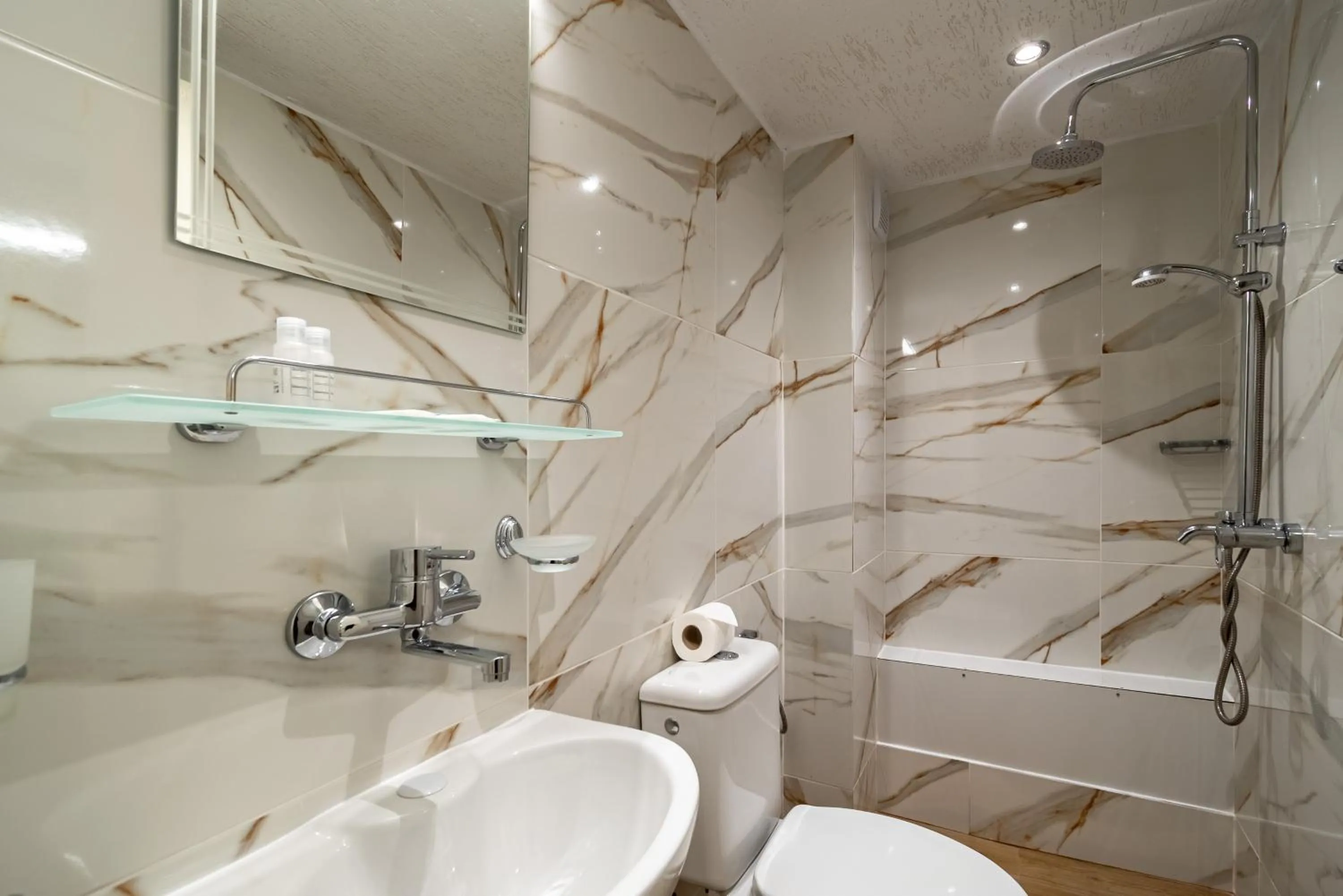 Shower in Grami Hotel