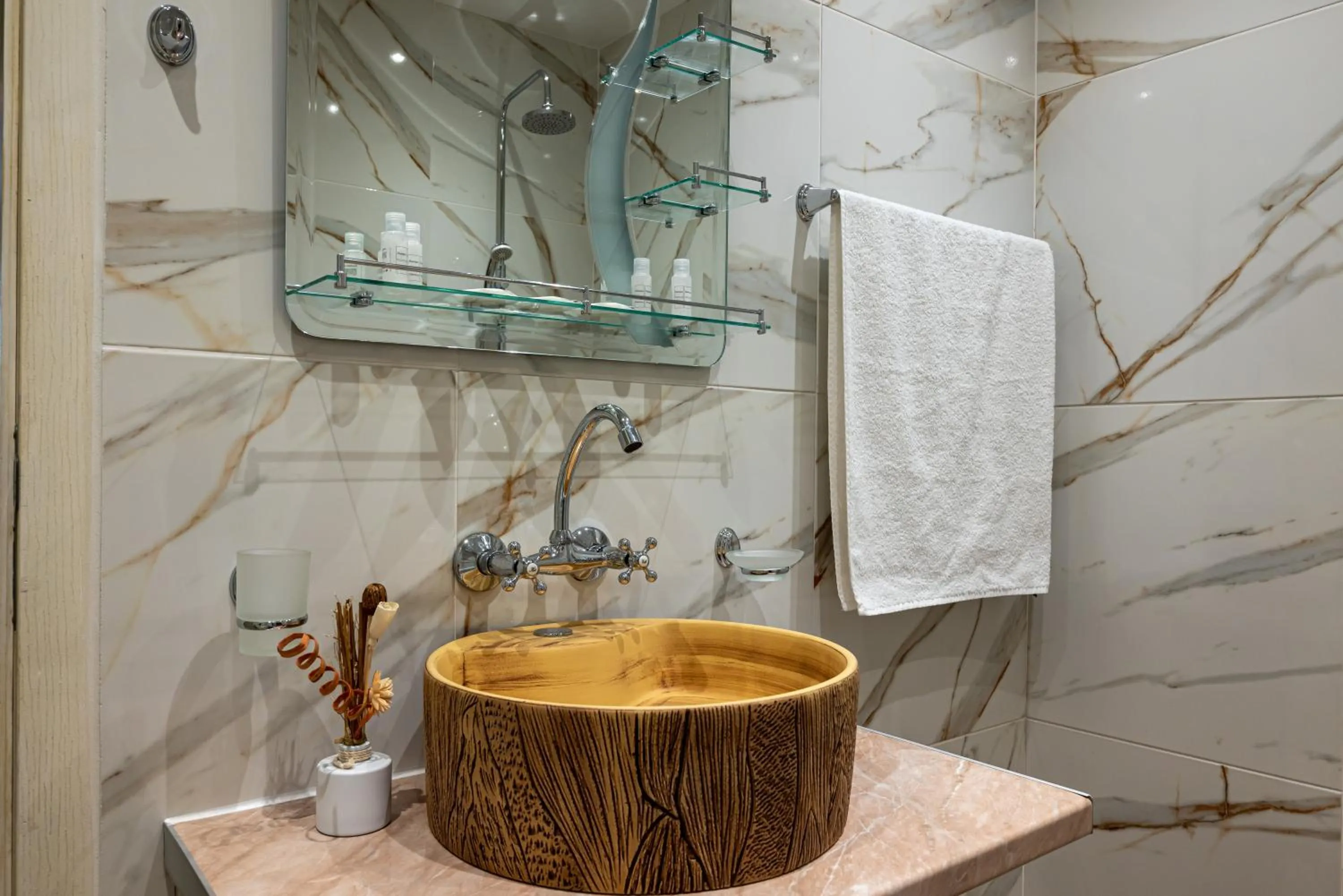 Shower in Grami Hotel