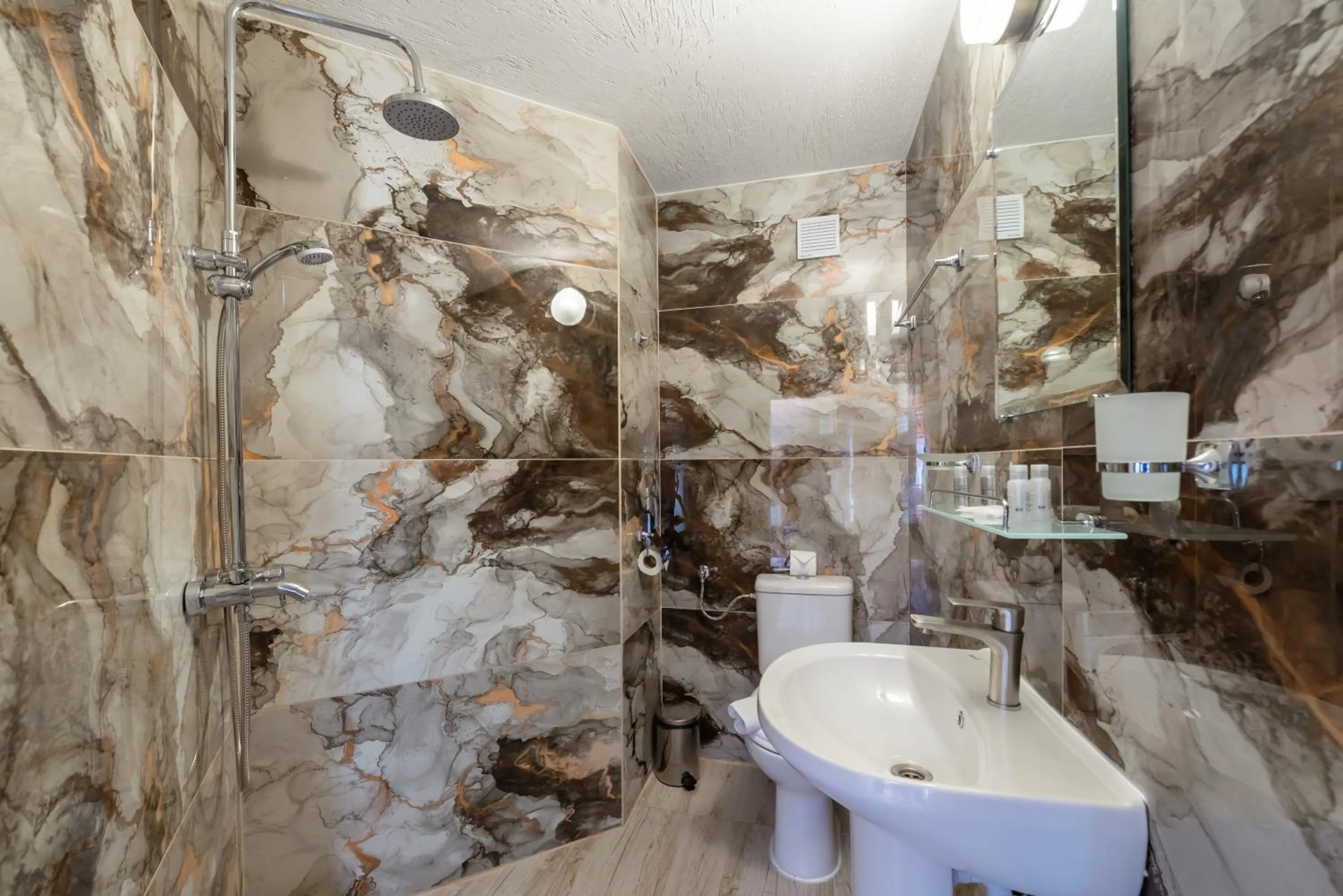 Shower in Grami Hotel