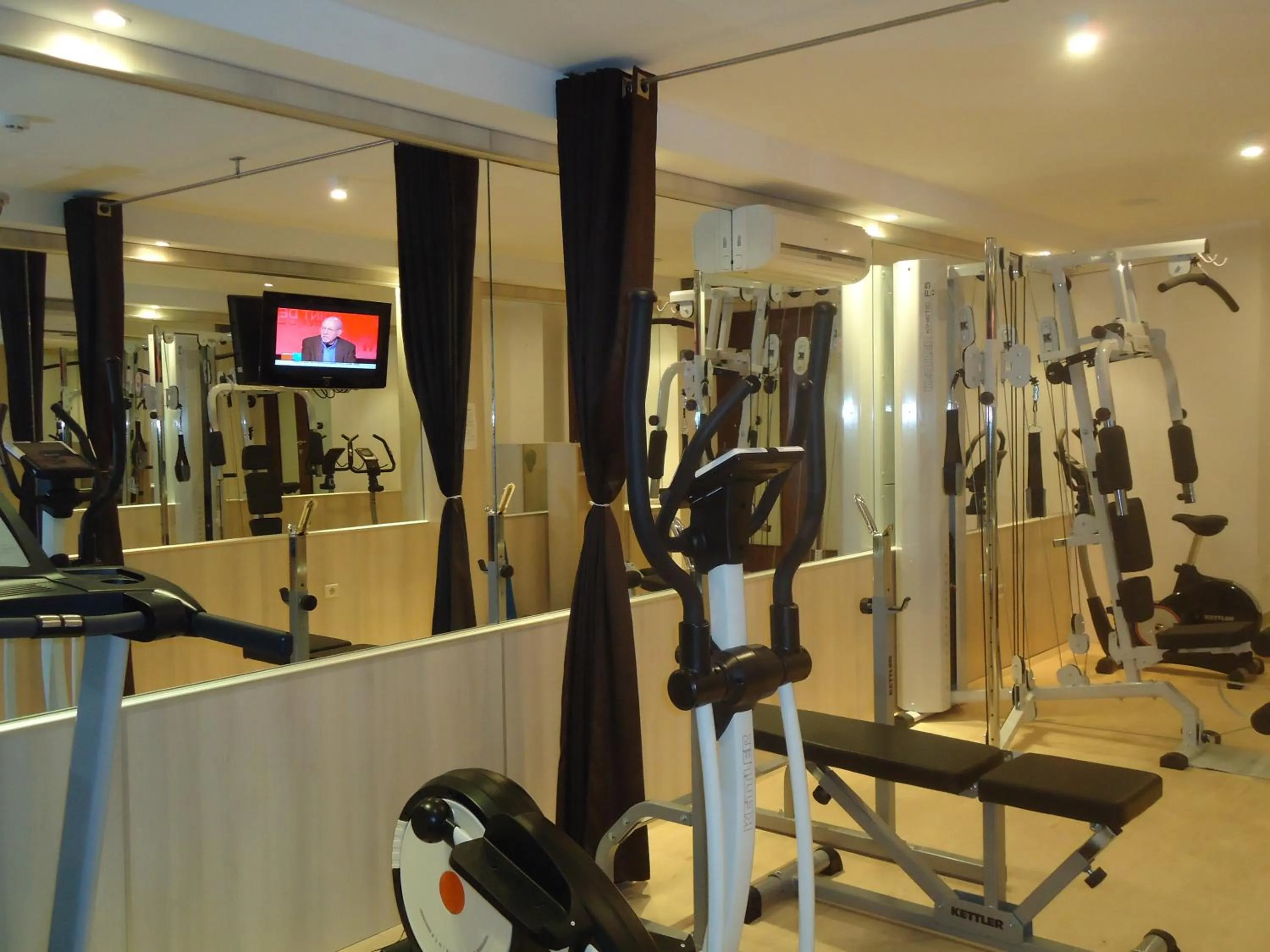 Fitness centre/facilities in Hotel Azimut