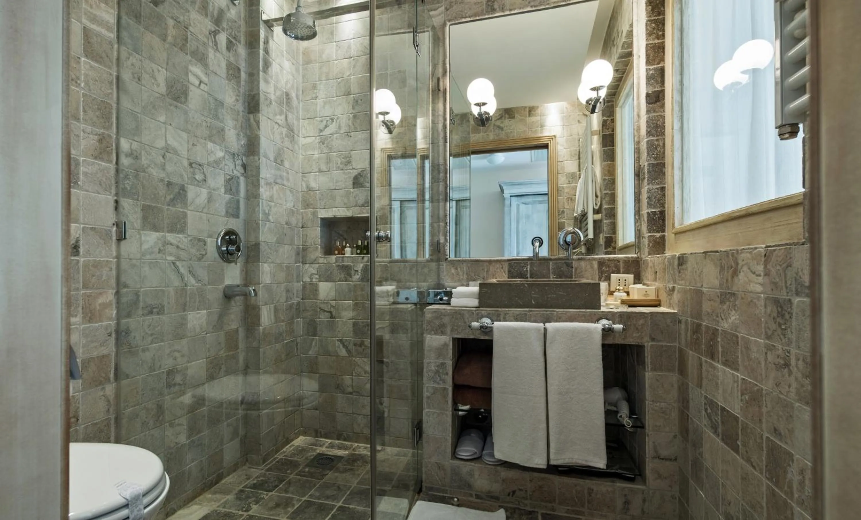 Shower in Hotel Azimut