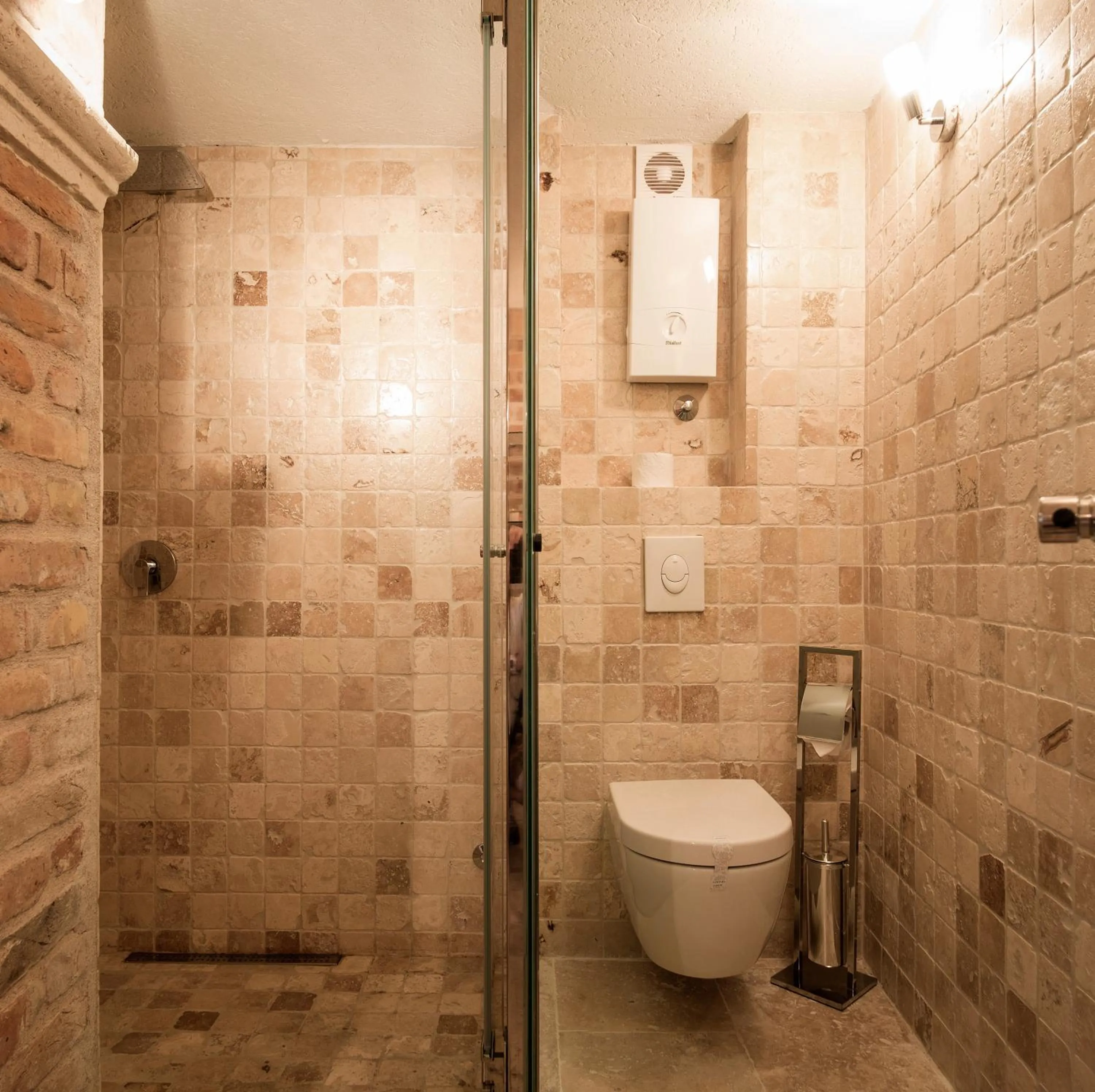 Shower in Hotel Azimut