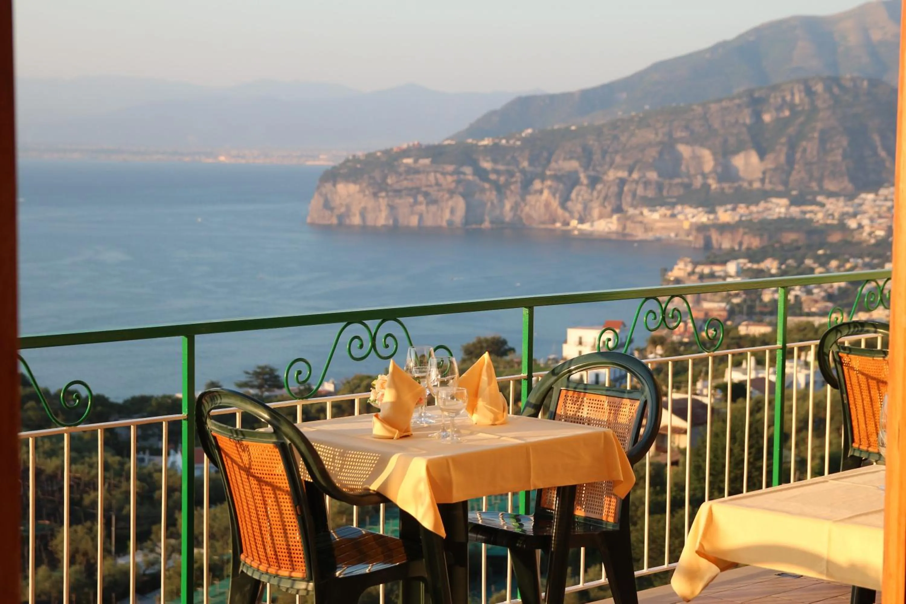 Dining area in Hotel Il Nido Sorrento