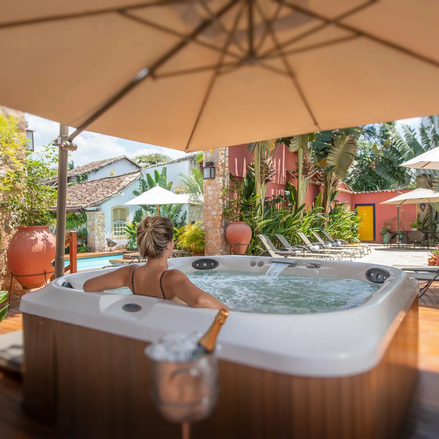 Hot Tub in Sandi Hotel