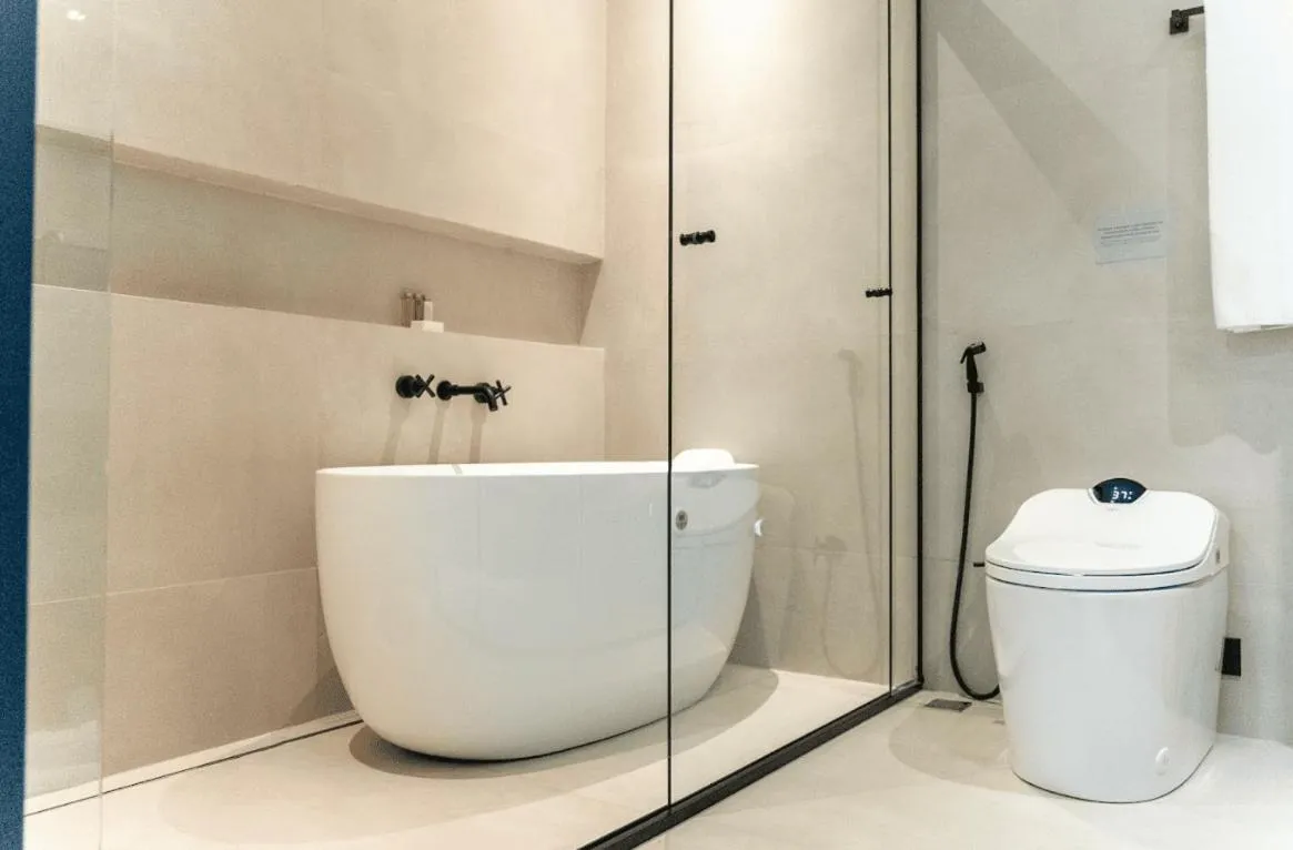 Hot Tub in Sandi Hotel