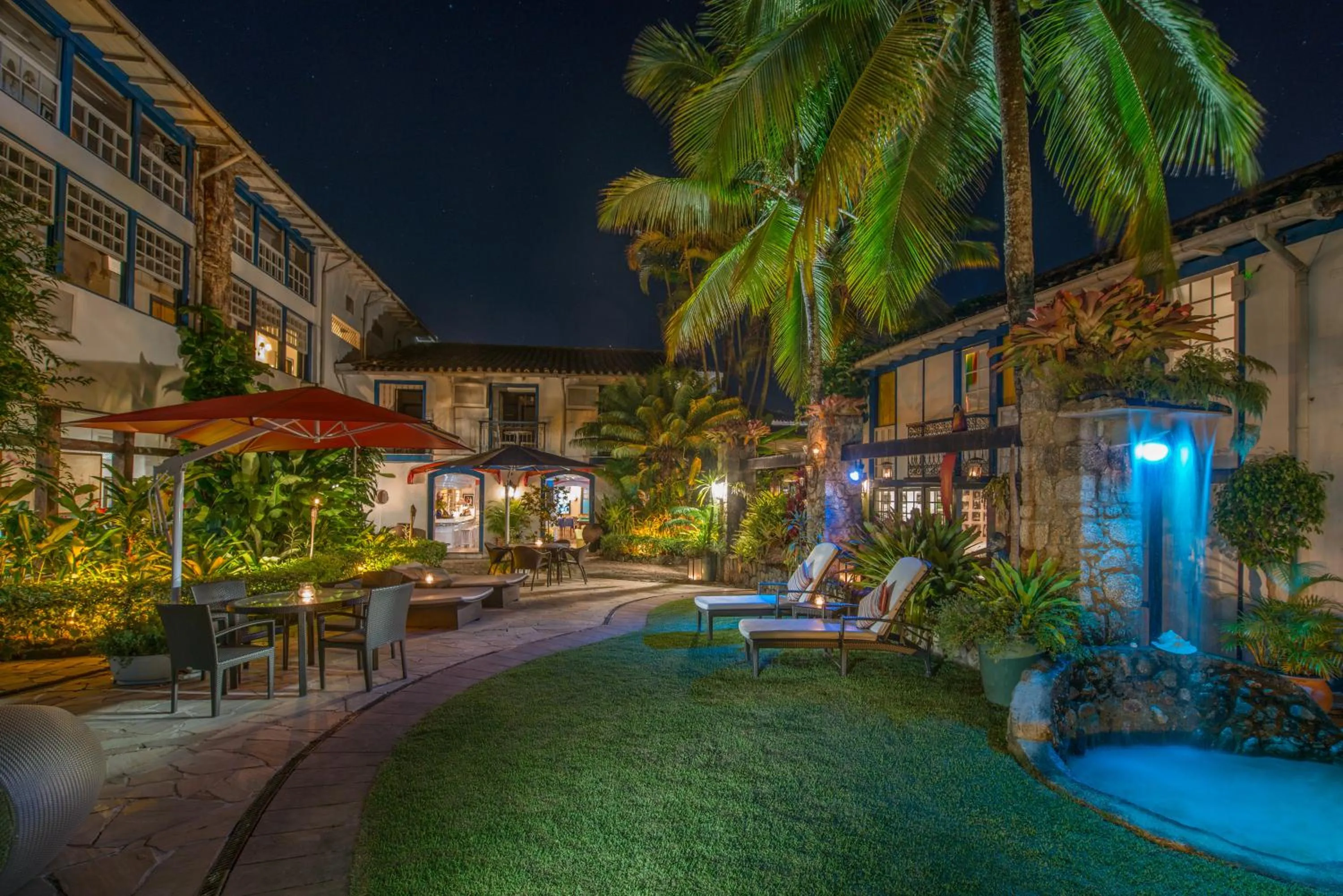 Facade/entrance in Sandi Hotel