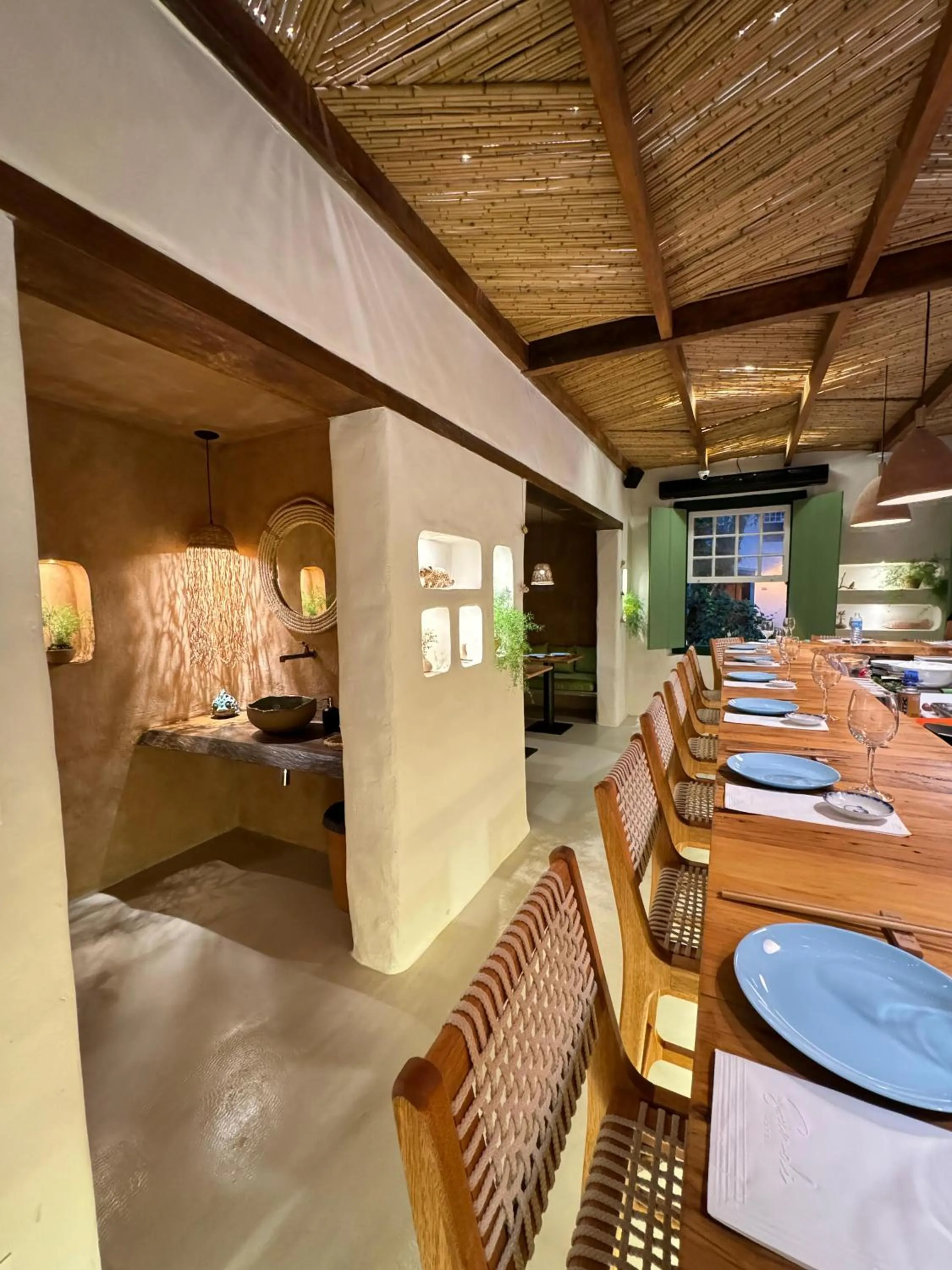 Restaurant/places to eat in Sandi Hotel