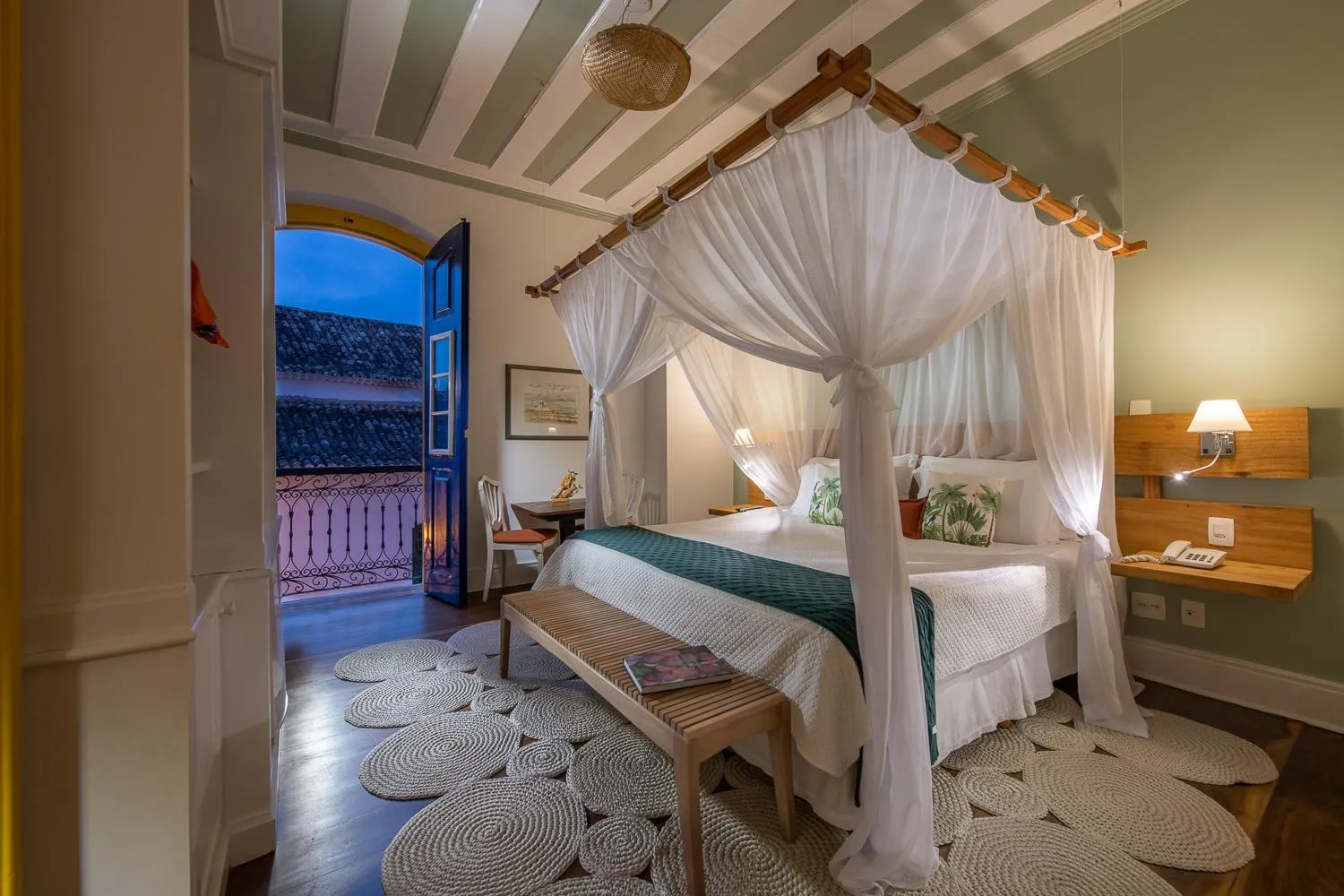 Photo of the whole room, Bed in Sandi Hotel