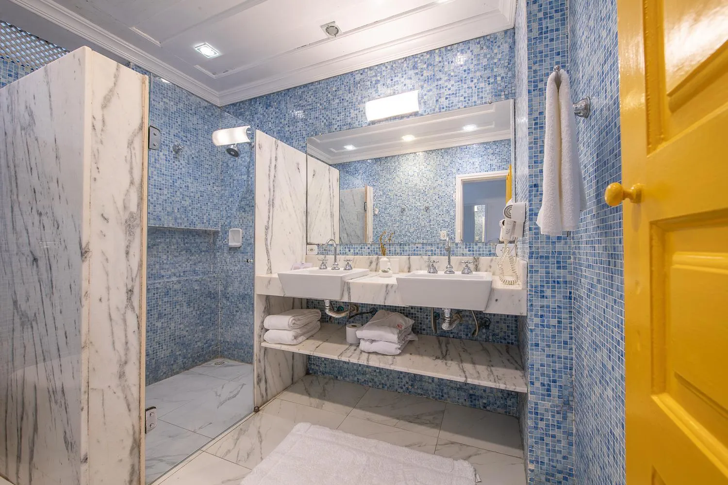 Bathroom in Sandi Hotel